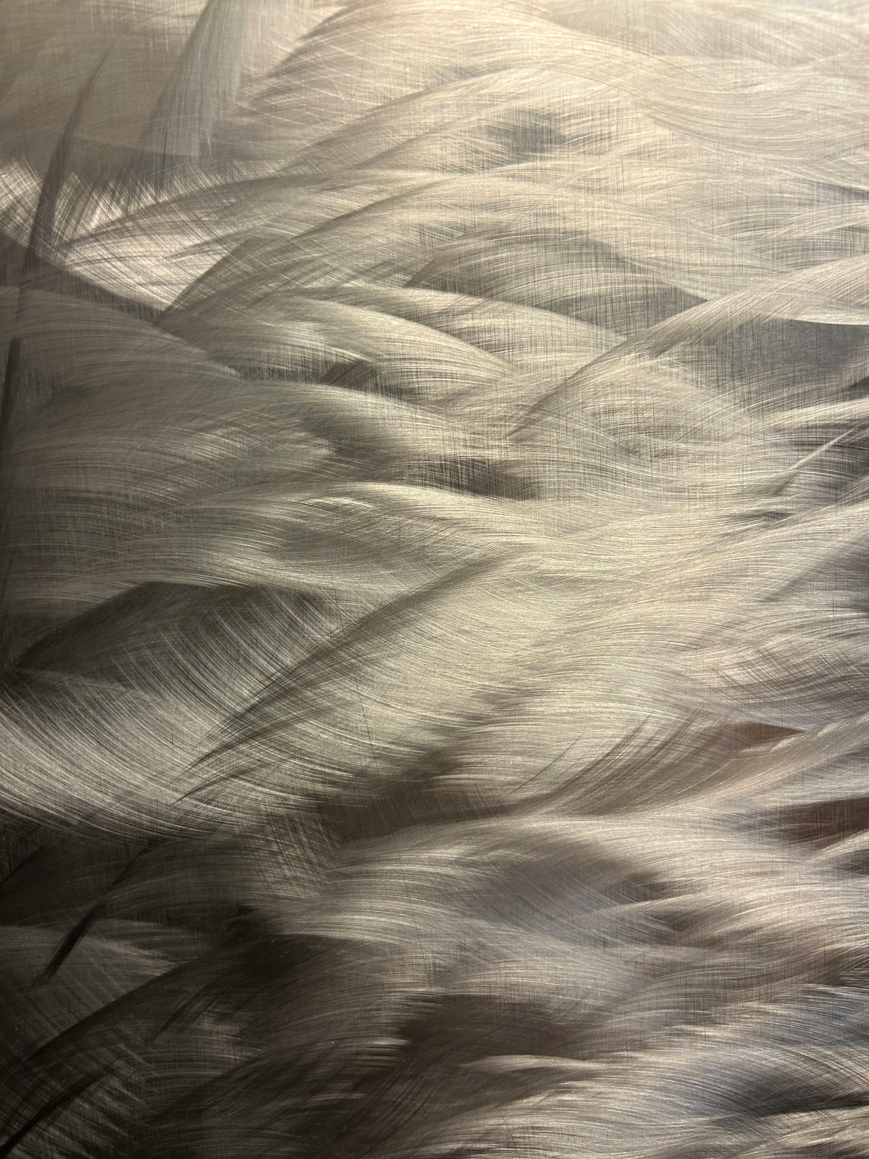 Zadarmo Zložitá abstraktná textúra s kovovým leskom a vzormi pripomínajúcimi pierka zachytená v interiéri. Fotka z fotobanky