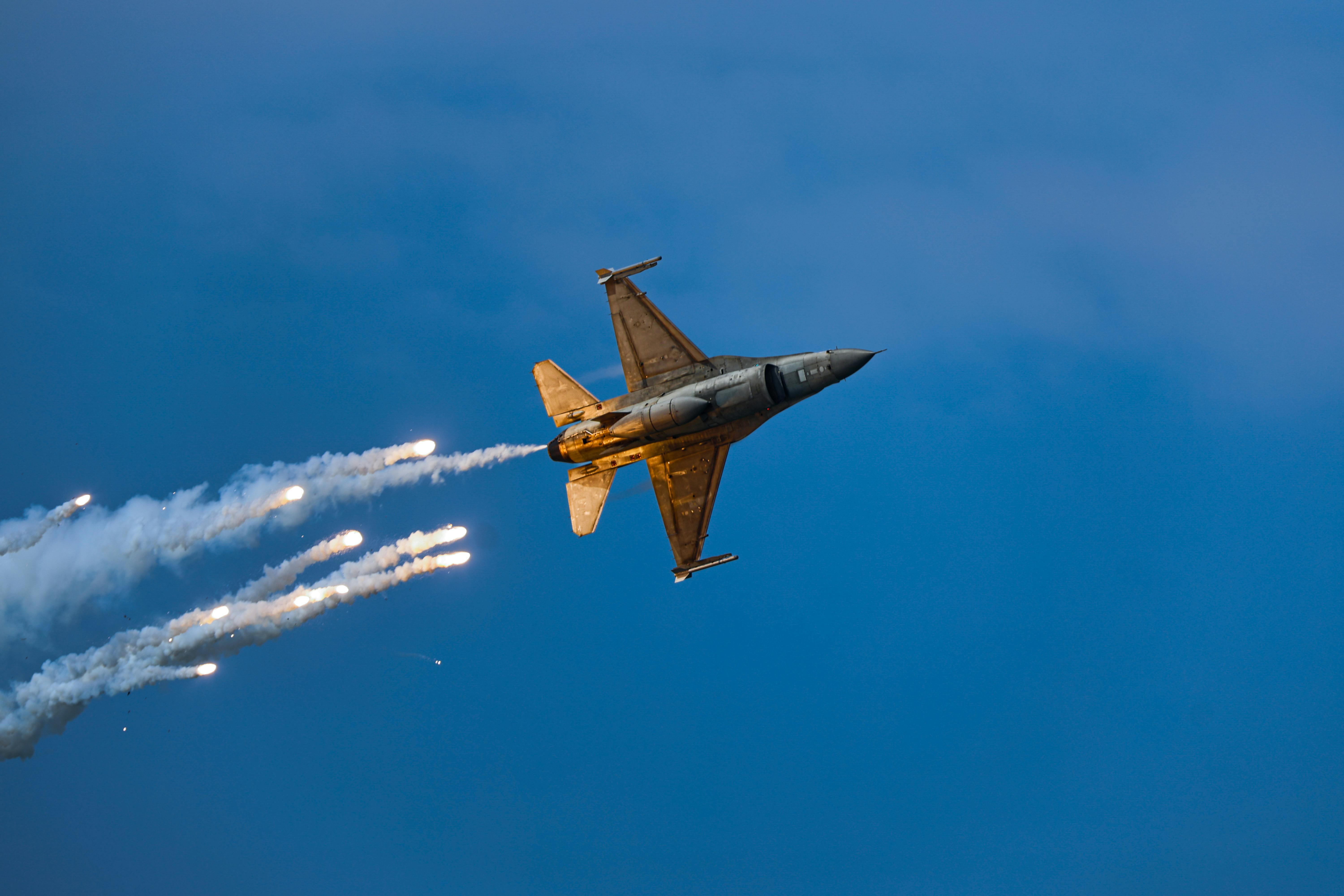 為什麼共機頻繁擾台？國防部的應對措施有哪些？