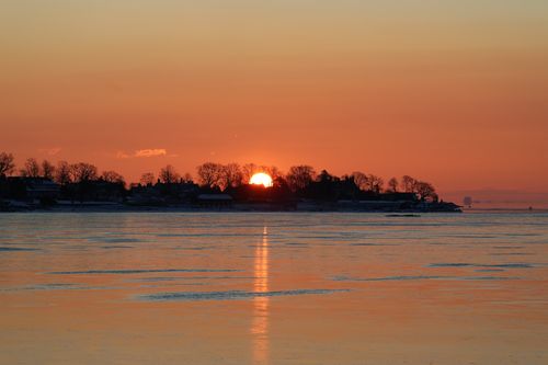 Free Beautiful winter sunrise over Stamford Harbor, capturing the serene beauty of ice and warm hues. Stock Photo