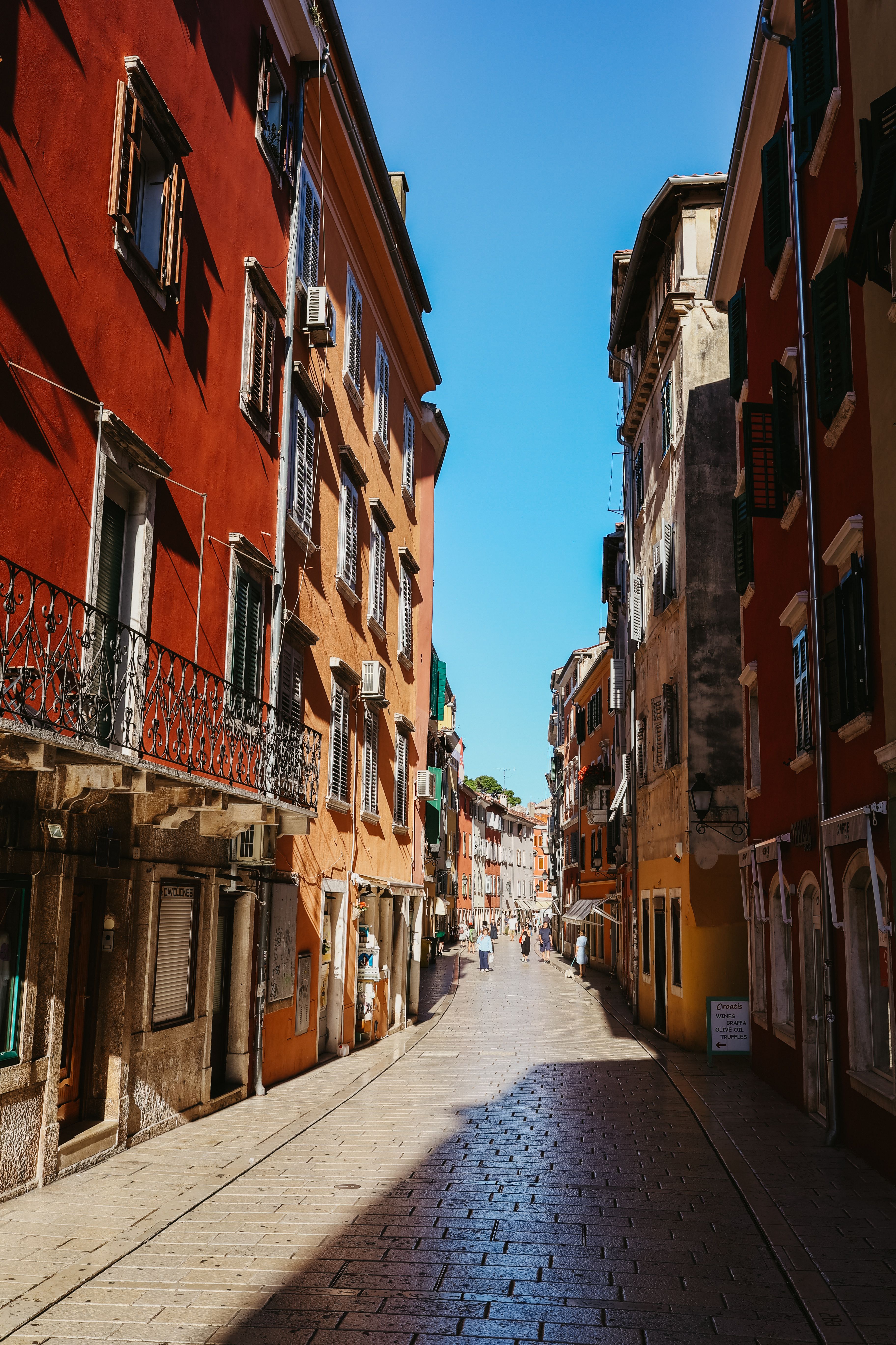 Charming European Alley in Daylight · Free Stock Photo