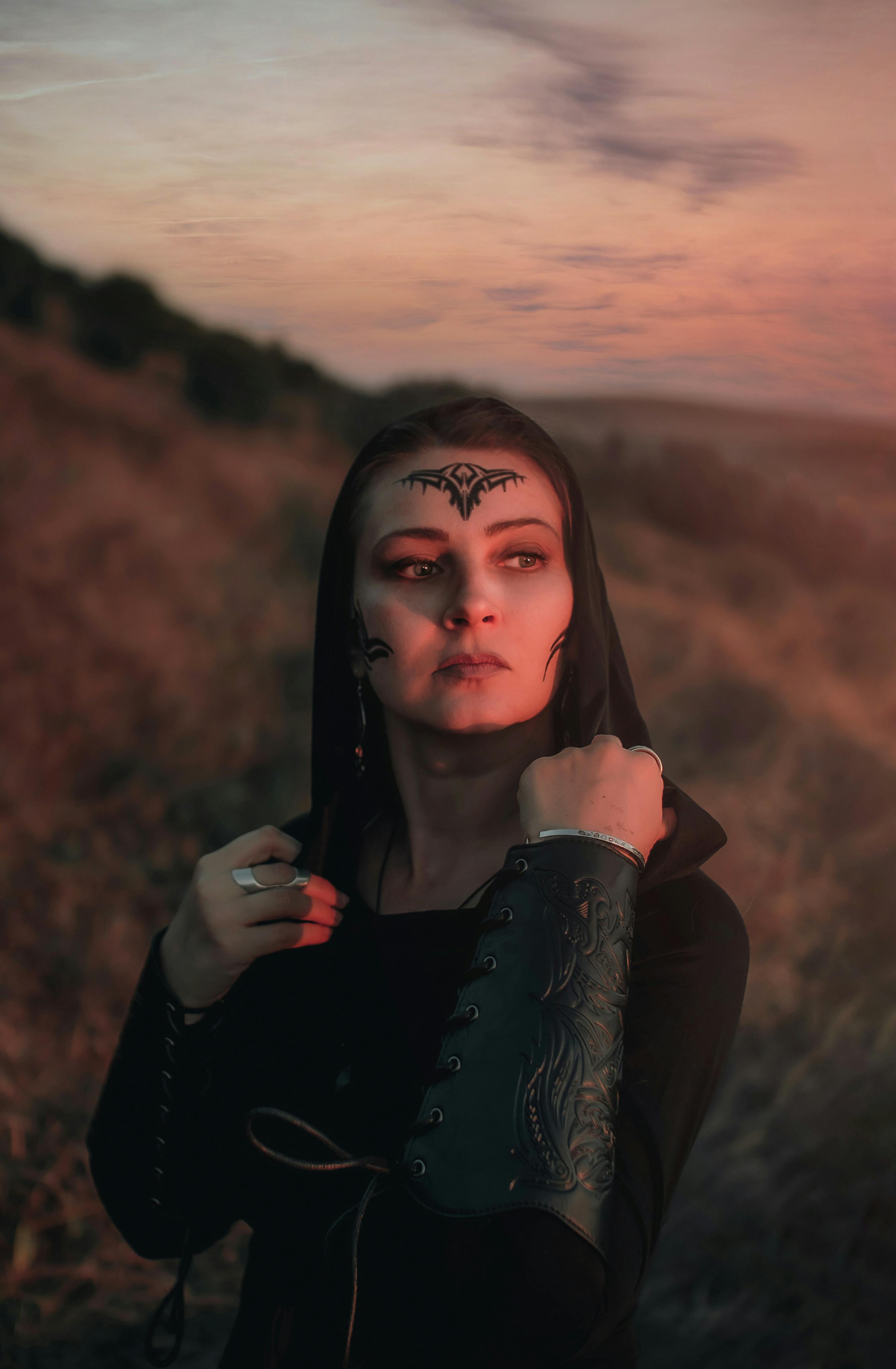 Gratis Immagine gratuita di abbigliamento, abbigliamento scuro, area boschiva Foto a disposizione