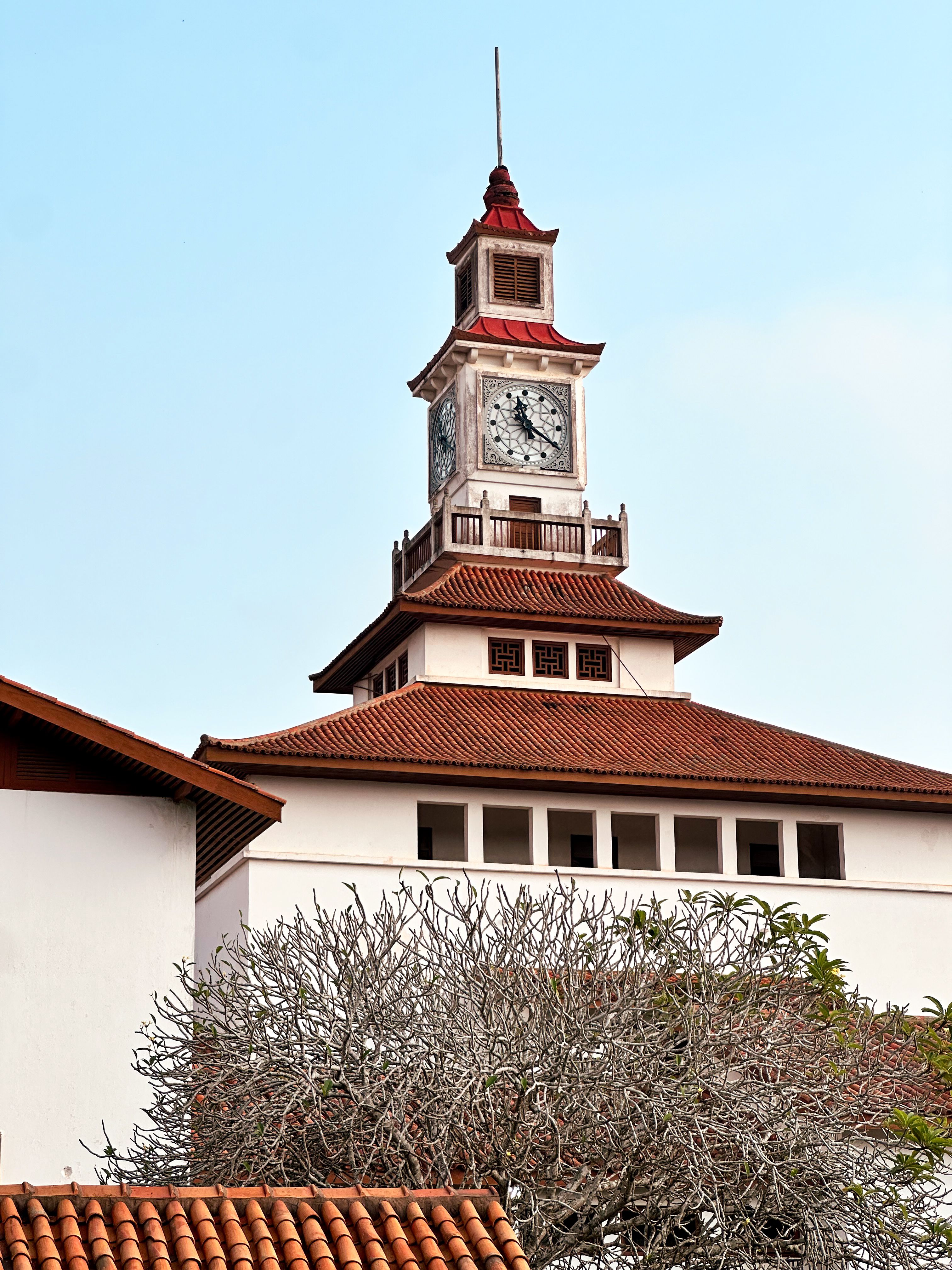 Iconic Balme Library Tower in Accra, Ghana · Free Stock Photo