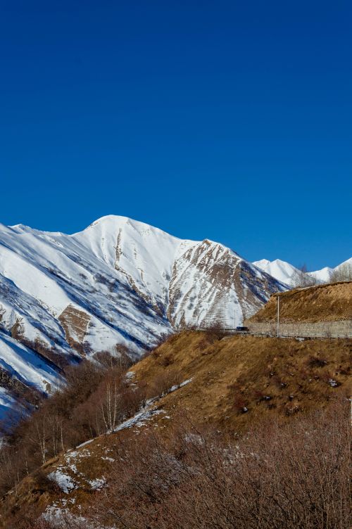 Free Breathtaking view of snow-covered mountains with clear blue sky, perfect for nature and travel themes. Stock Photo