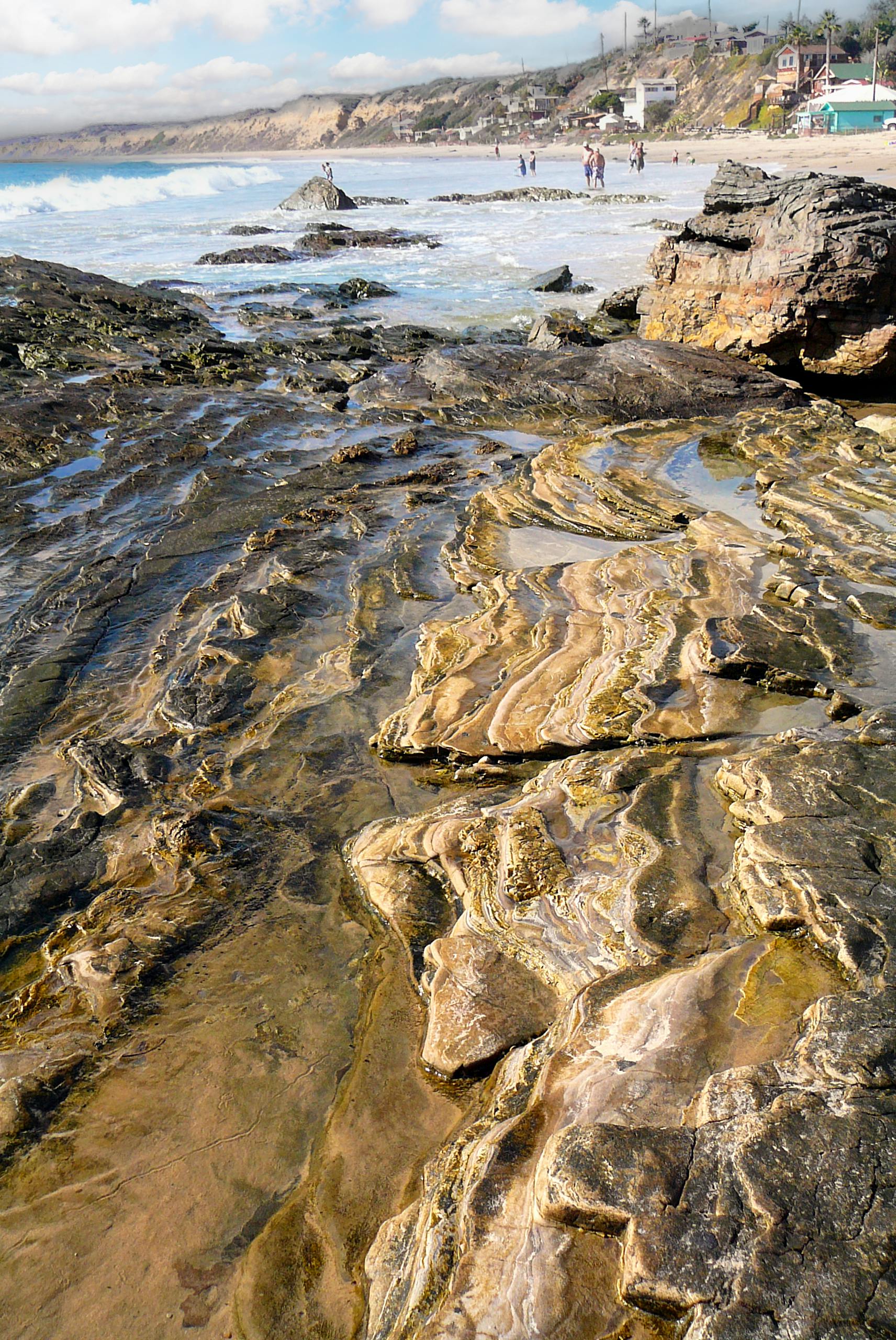 Miễn phí Khám phá những vách đá ngầm gồ ghề ở Laguna Beach, California, vào một ngày nắng đẹp. Địa điểm lý tưởng cho những người yêu thích biển. Ảnh lưu trữ