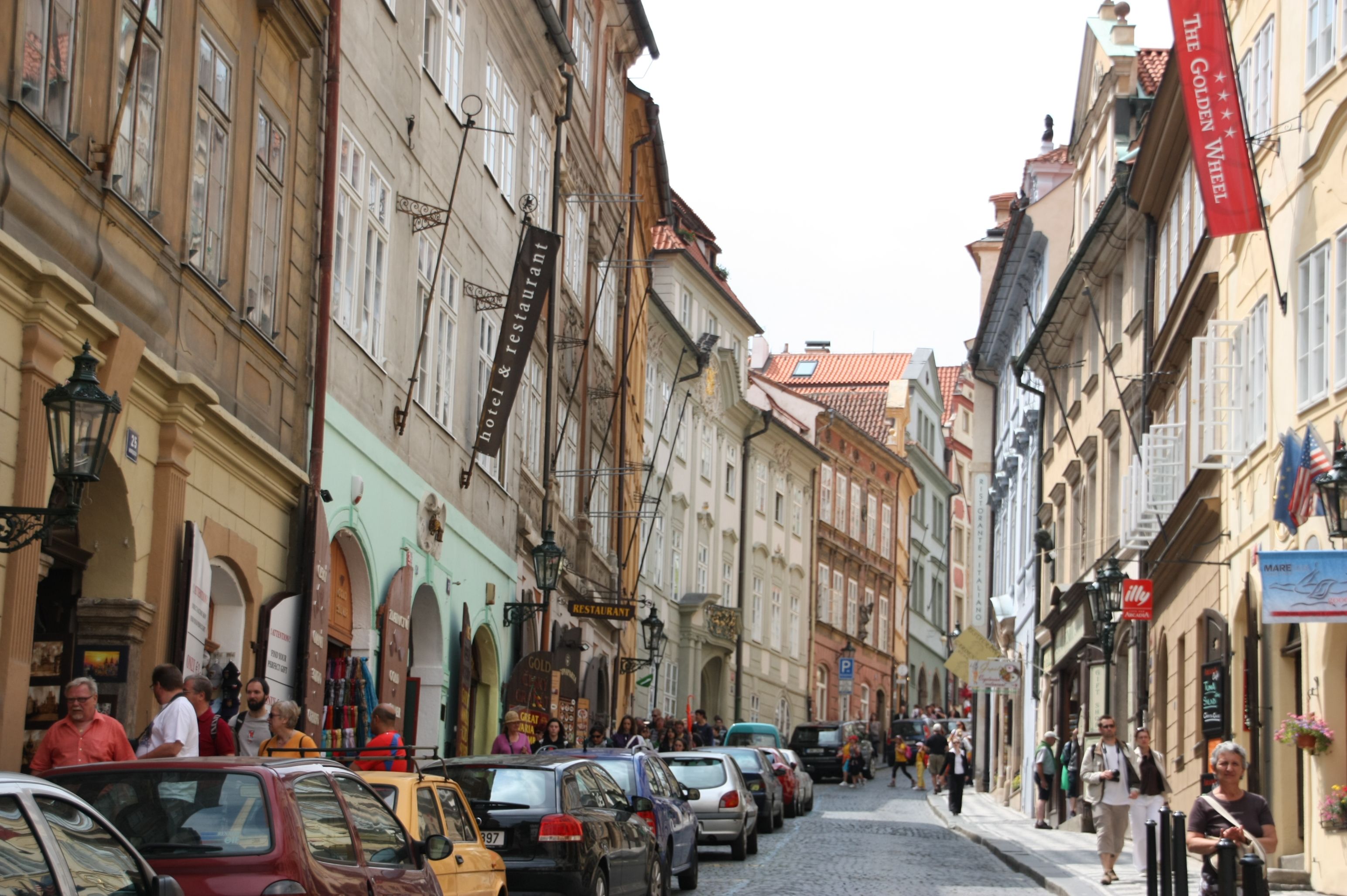 Charming European Street with Historic Architecture · Free Stock Photo