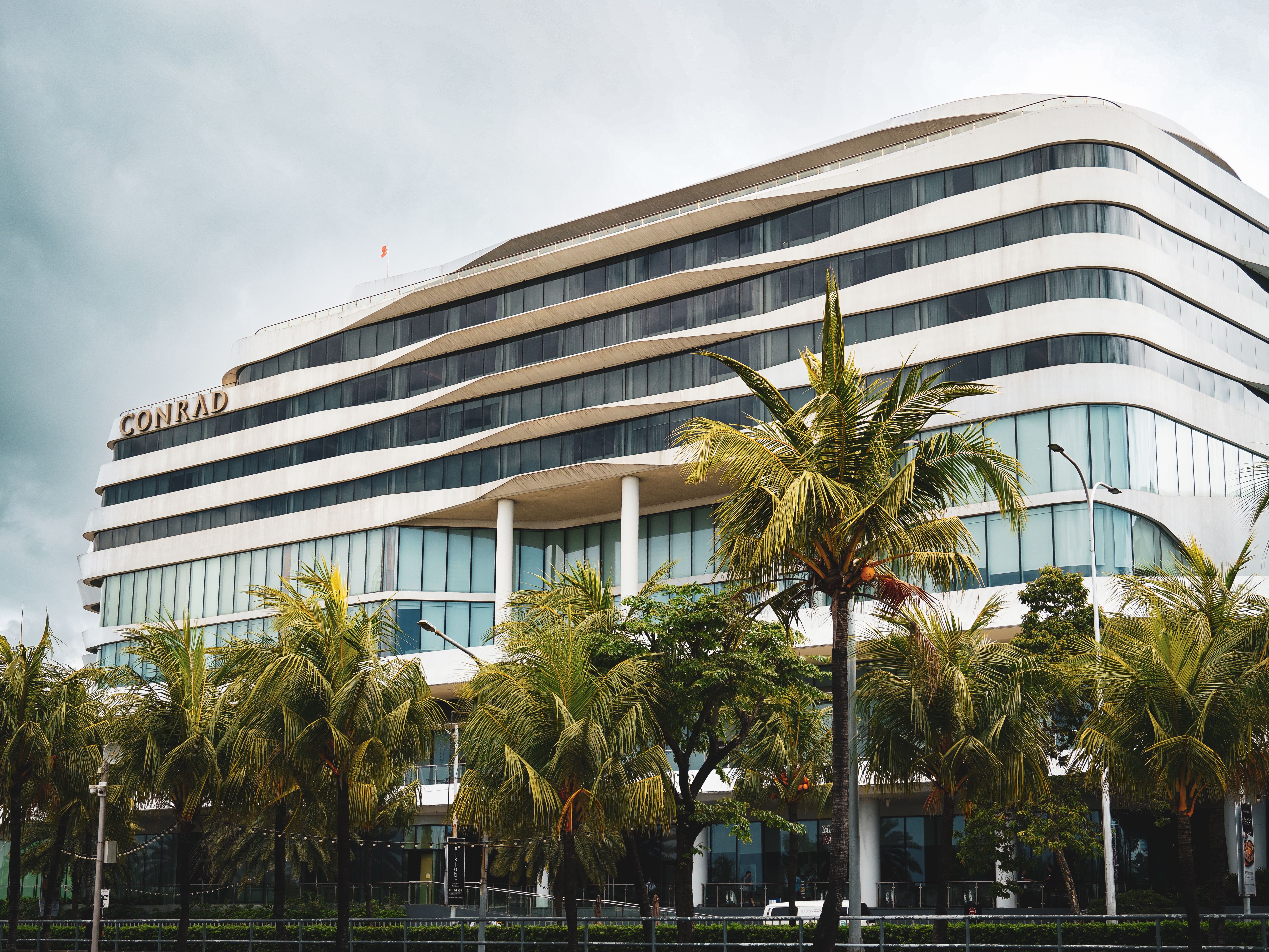 Uber says its new hotel booking feature will save you money. We tested it. — Photo by Kimy Moto on Pexels