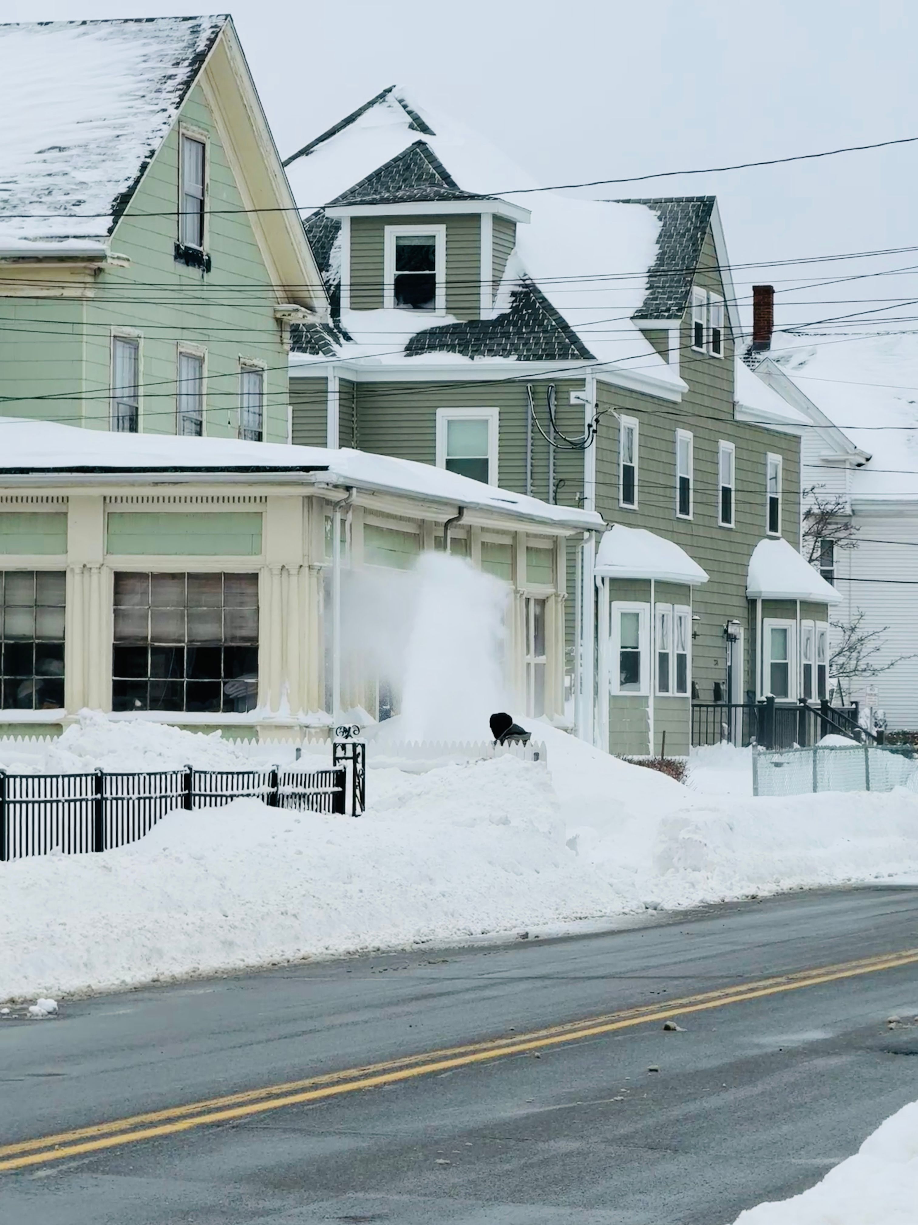 Nor'easter slabne: Smrtonosná búrka zasiahla severovýchod USA, teraz sa presúva nad Massachusetts