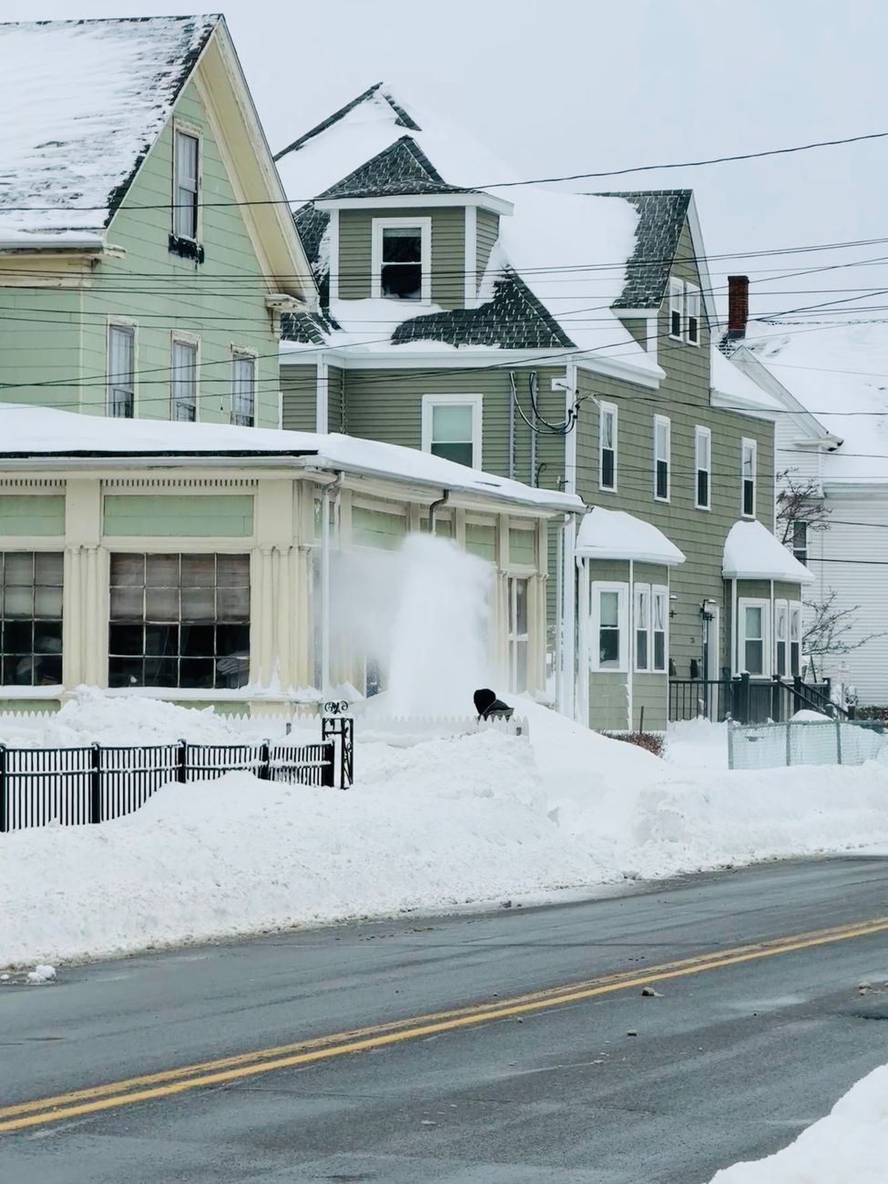 Nor'easter slabne: Smrtonosná búrka zasiahla severovýchod USA, teraz sa presúva nad Massachusetts