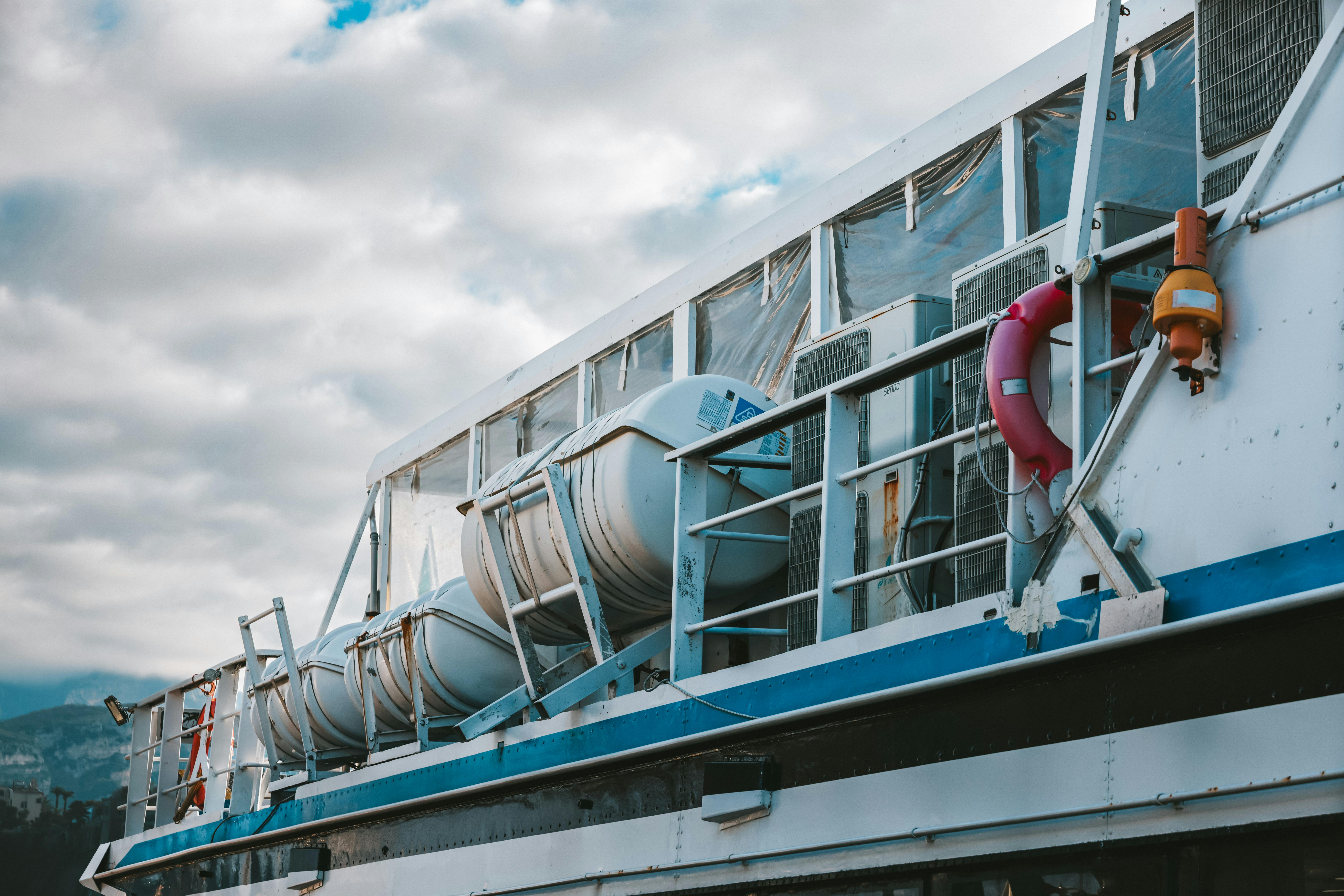 general travel safety tips — Photo by Magda Ehlers on Pexels
