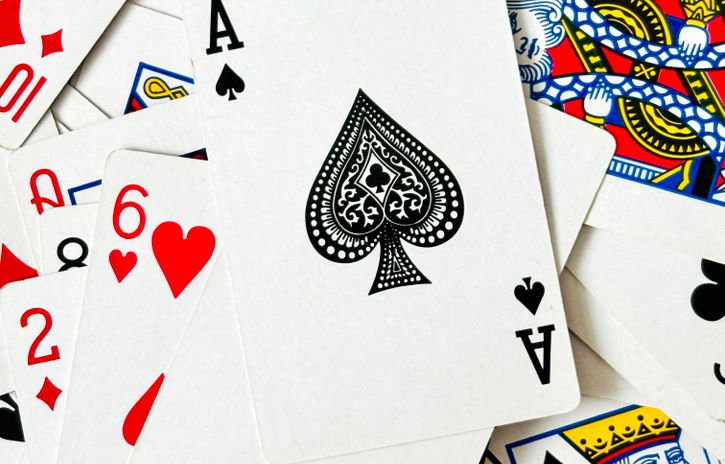 Online Casino: Spielautomaten und Live-Spiele im Überblick