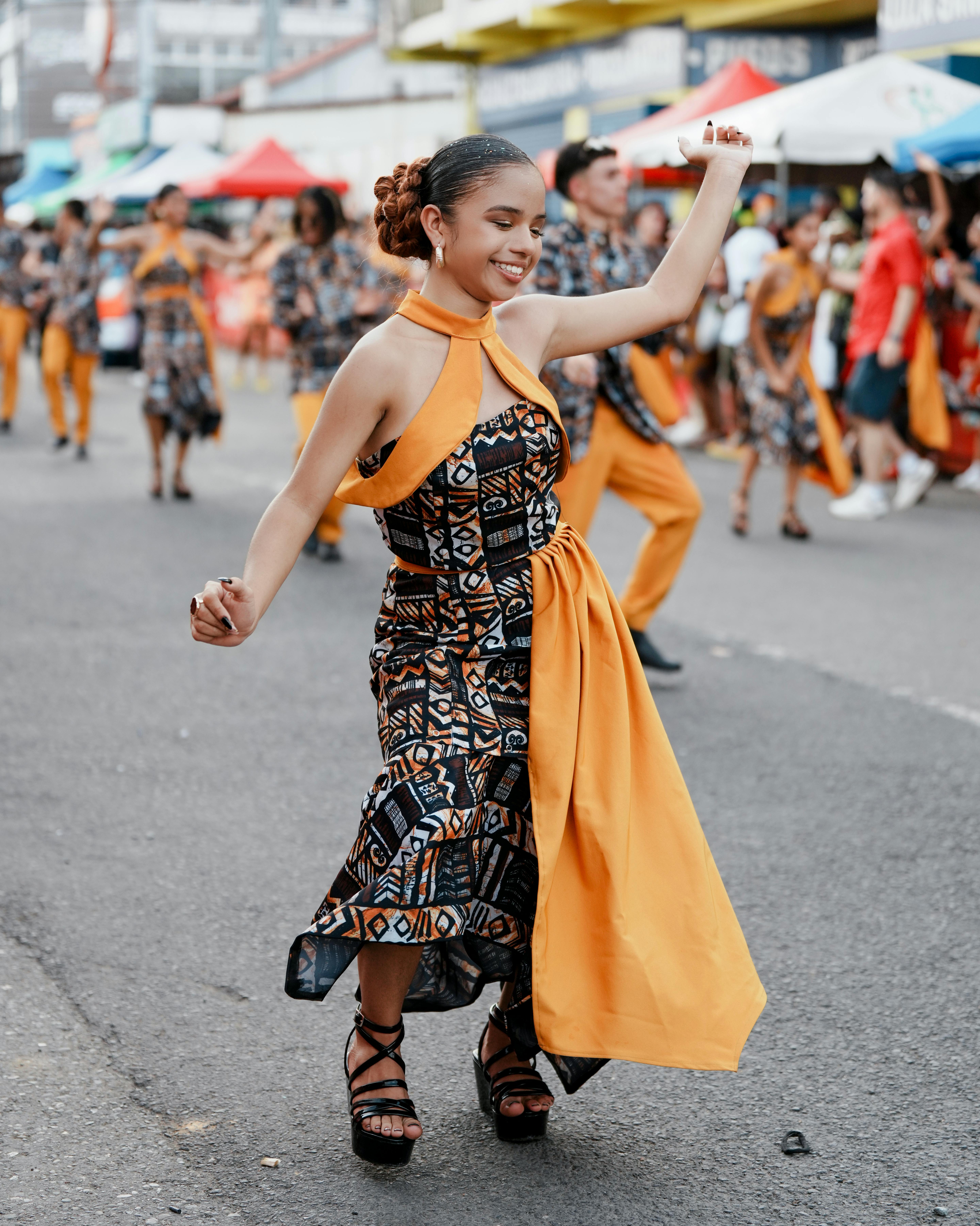 Miễn phí Cuộc diễu hành đường phố đầy màu sắc ở Limón, Costa Rica, trưng bày những trang phục văn hóa rực rỡ và không khí lễ hội vui tươi. Ảnh lưu trữ