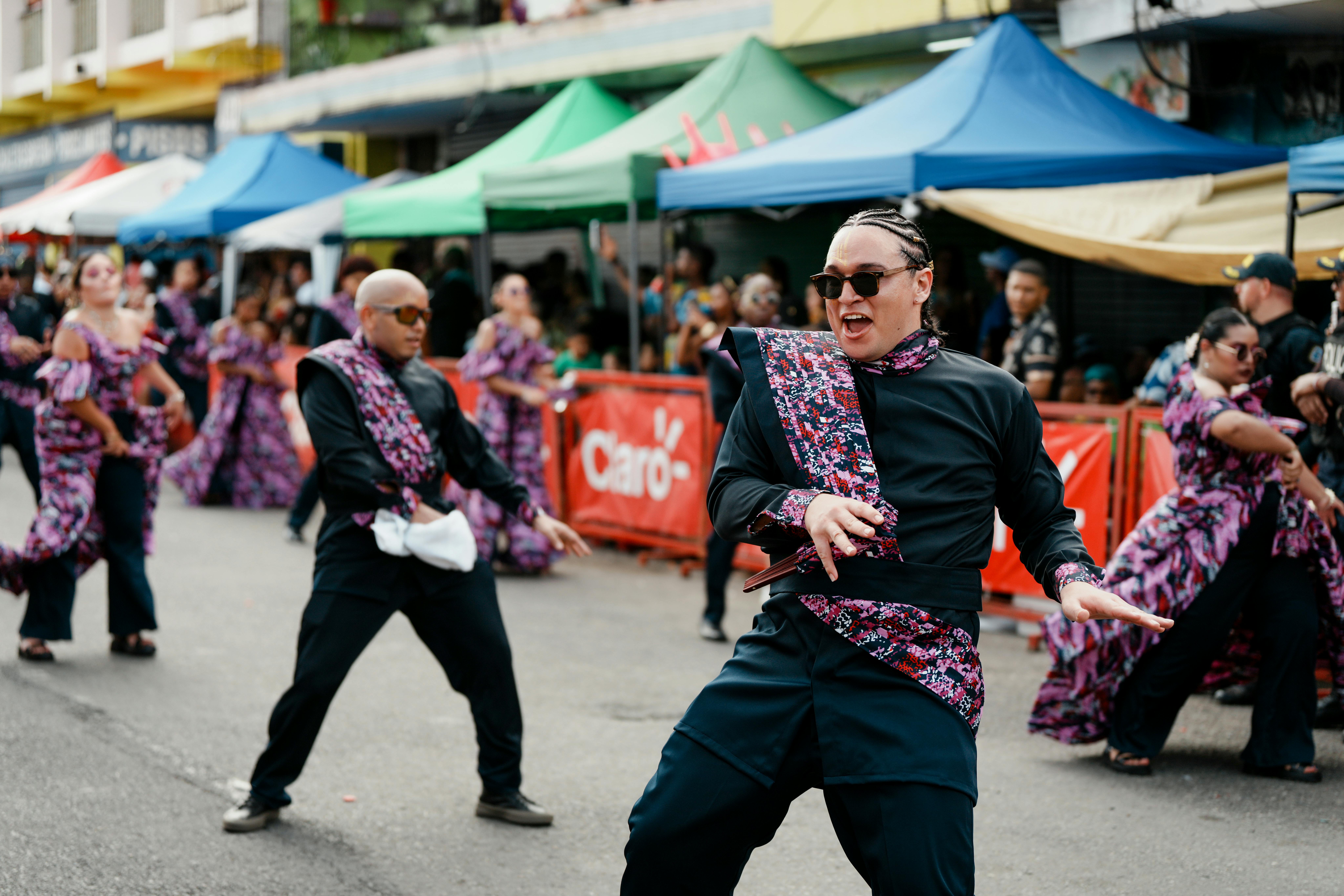Miễn phí Màn trình diễn múa đường phố đầy màu sắc trong một lễ hội ở Limón, Costa Rica. Ảnh lưu trữ