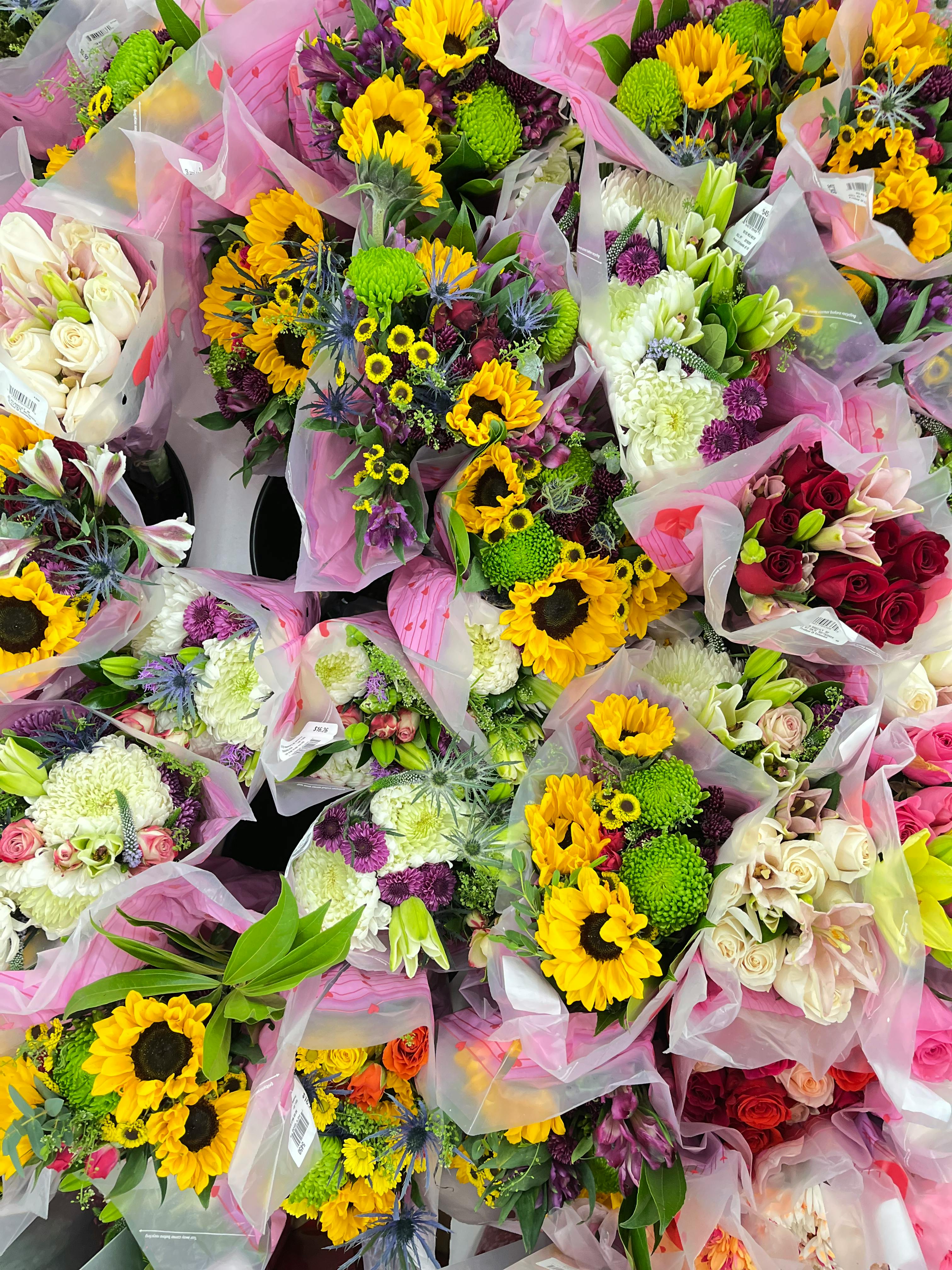 [ColoSach]-bright-and-colorful-assortment-of-mixed-bouquets-featuring-sunflowers,-roses,-and-more.