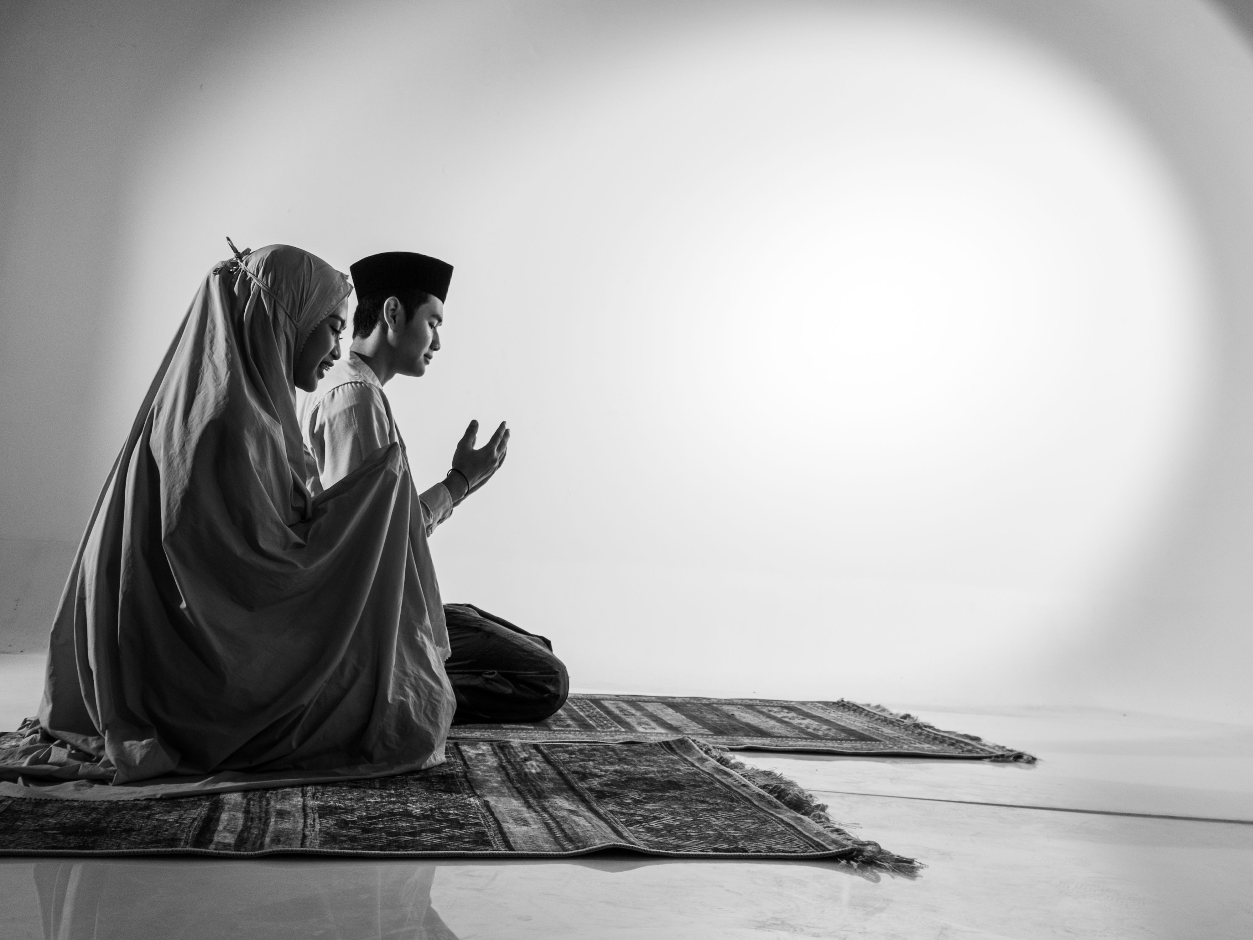 Devout Couple Praying Together in Jakarta · Free Stock Photo