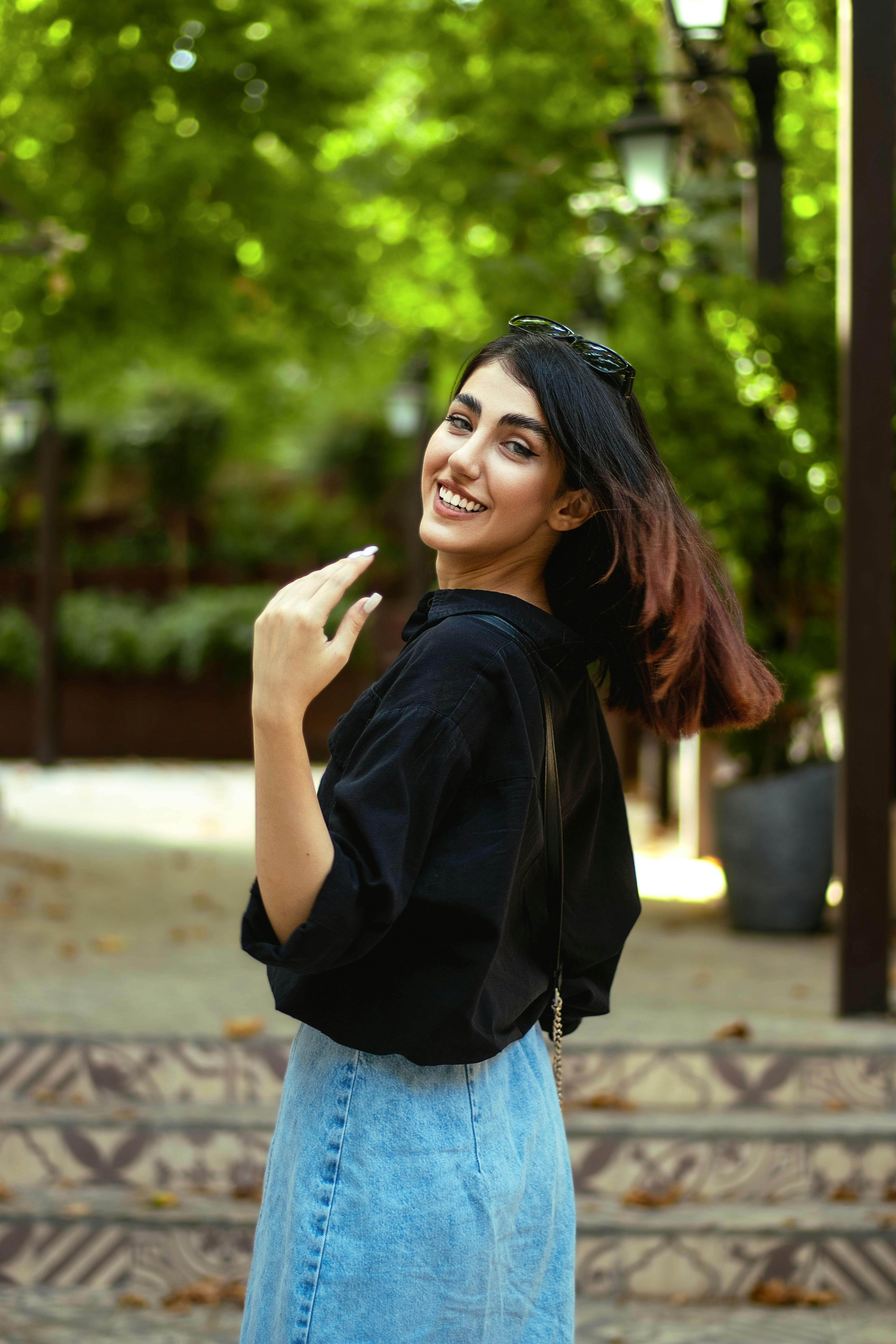 Gratis Immagine gratuita di abbigliamento casual, alberi, ambiente naturale Foto a disposizione