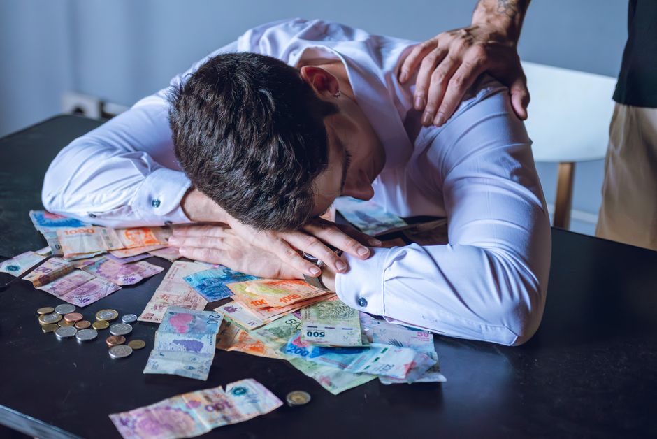 Argentine Citizens Face Rising Debt Defaults Under Milei's Economic Reforms