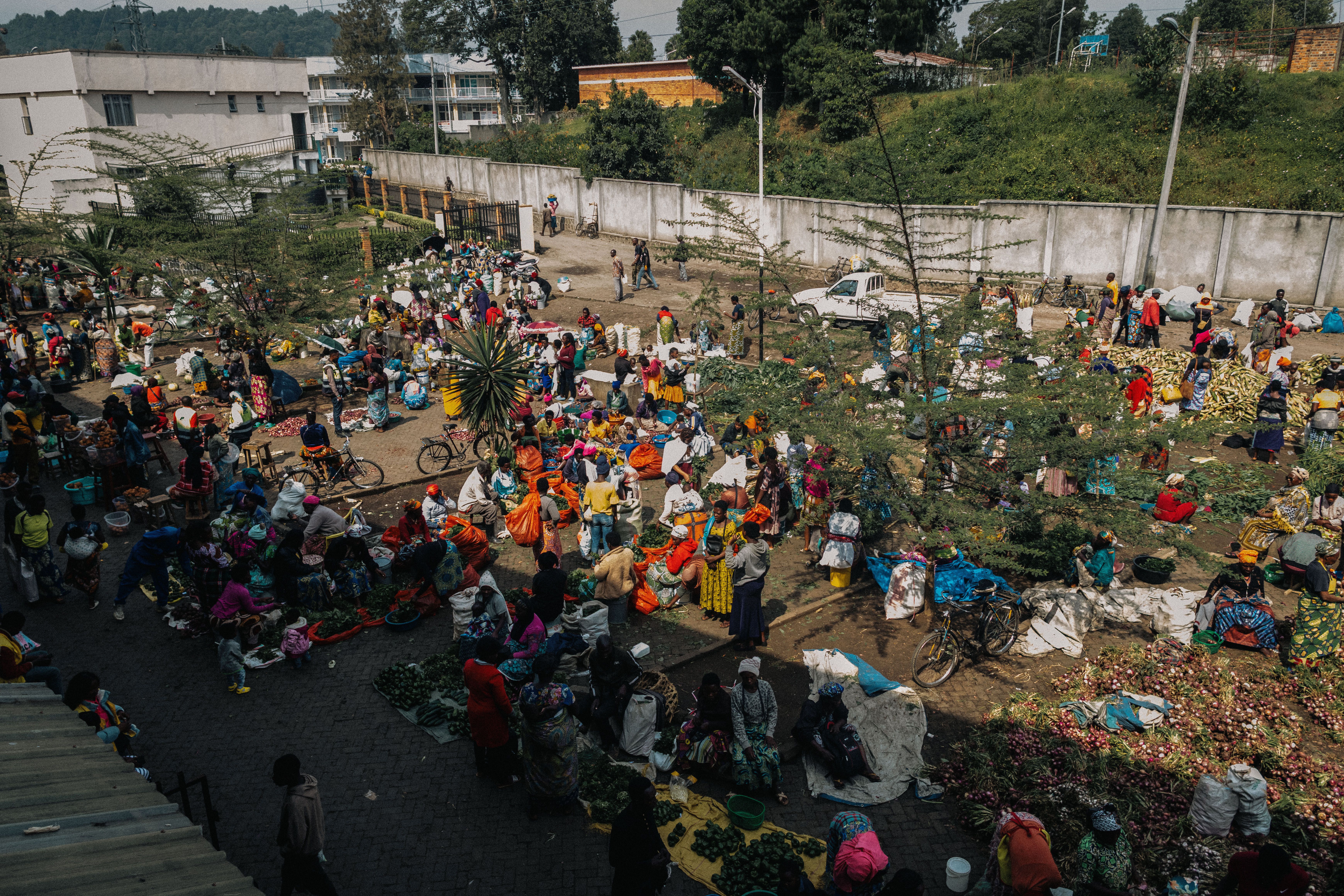Busy Outdoor Market Scene in Africa · Free Stock Photo