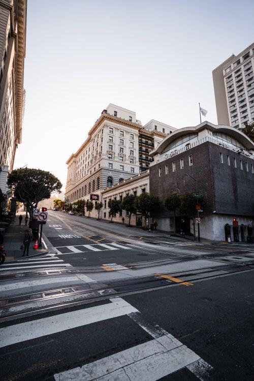 Free Wide view of a San Francisco street with historic buildings in early morning light. Stock Photo