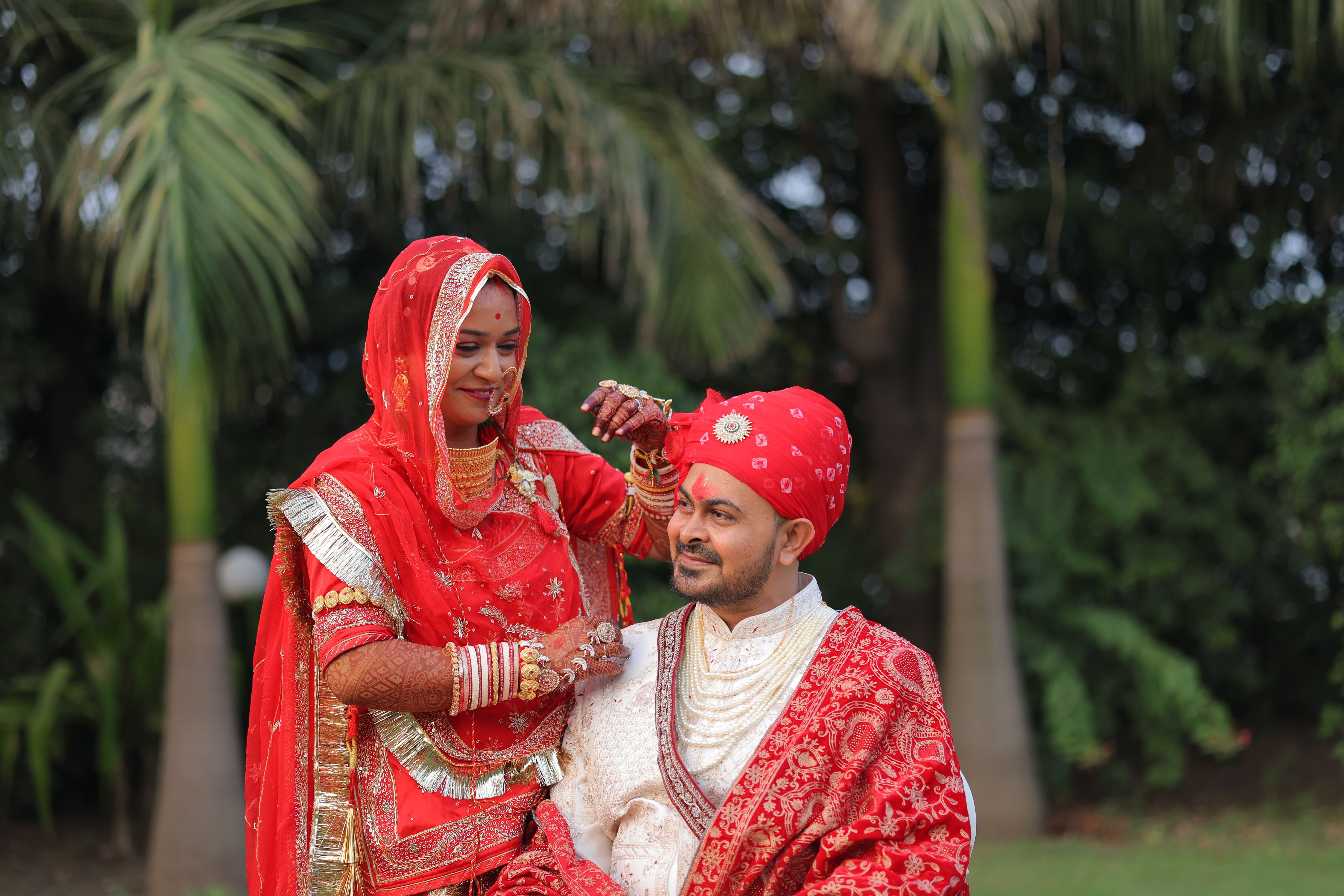 Vibrant Indian Wedding Couple in Traditional Attire · Free Stock Photo