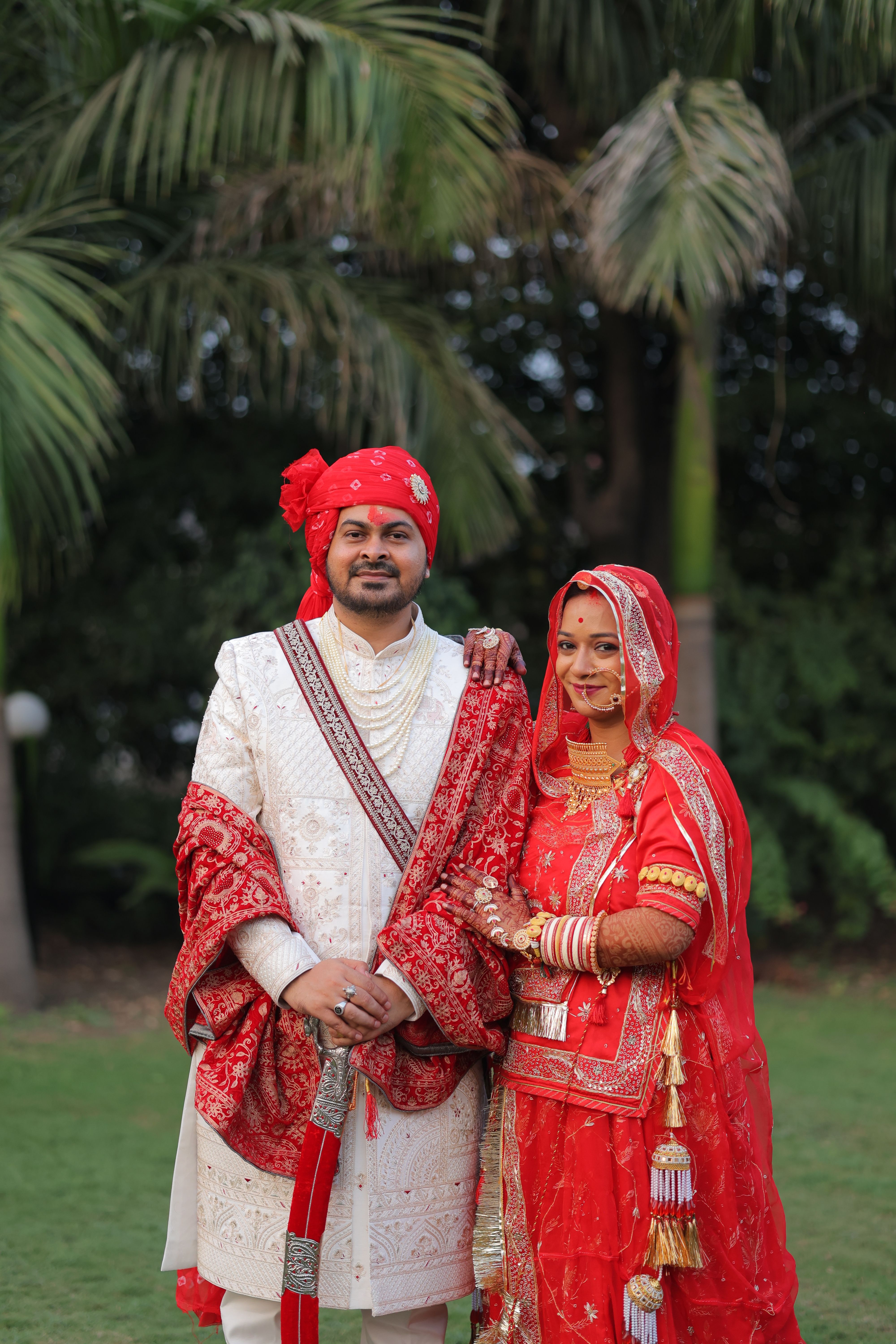 Elegant Indian Wedding Couple Portrait in Traditional Attire · Free ...