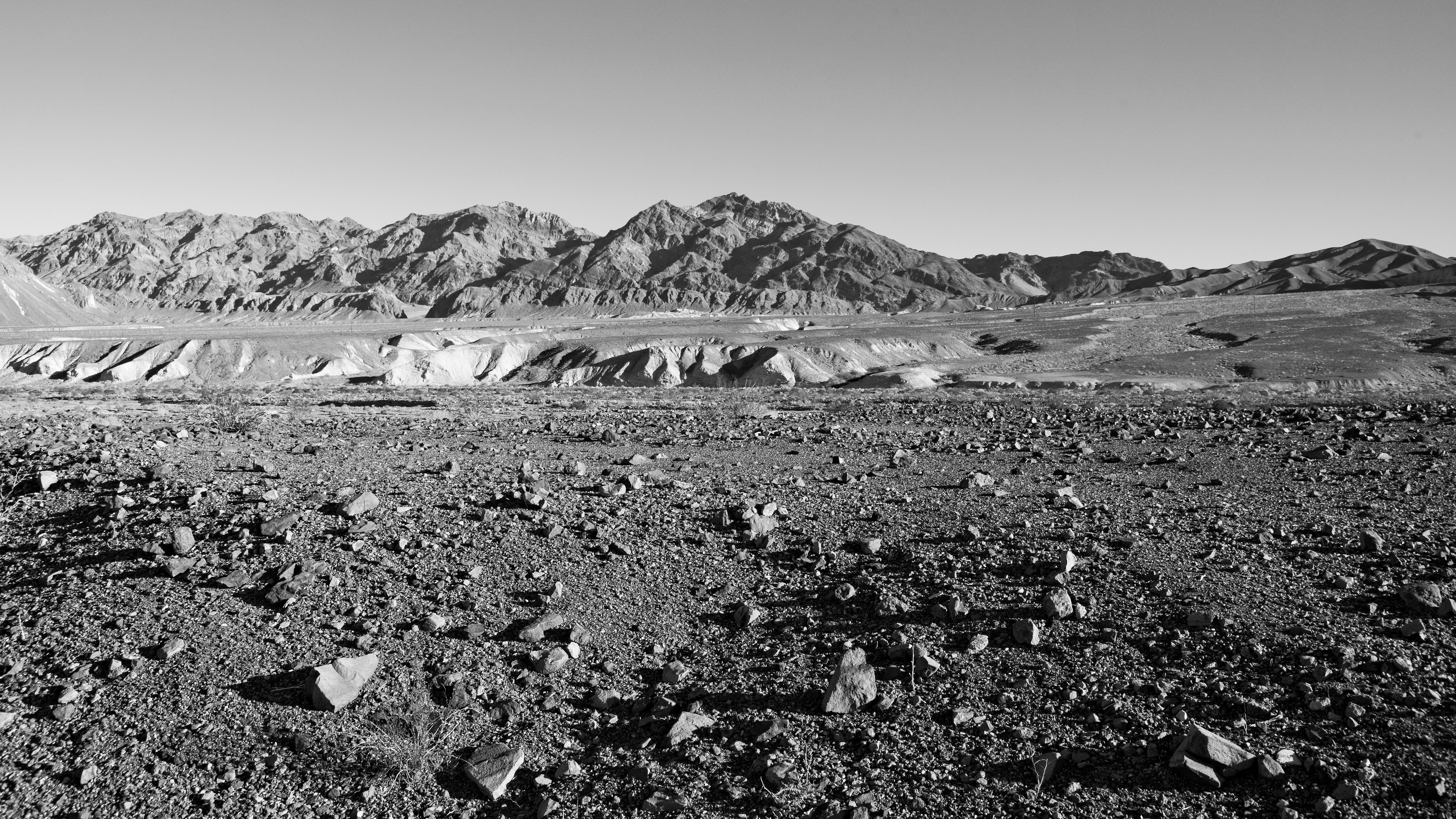 Black and White Desert Landscape with Mountains · Free Stock Photo