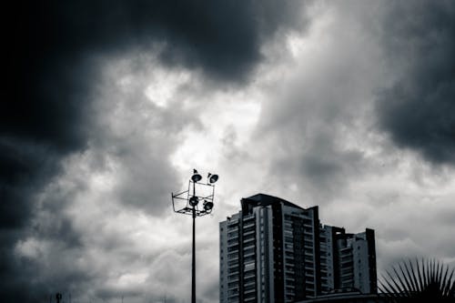 Základová fotografie zdarma na téma apartmány, déšť, město