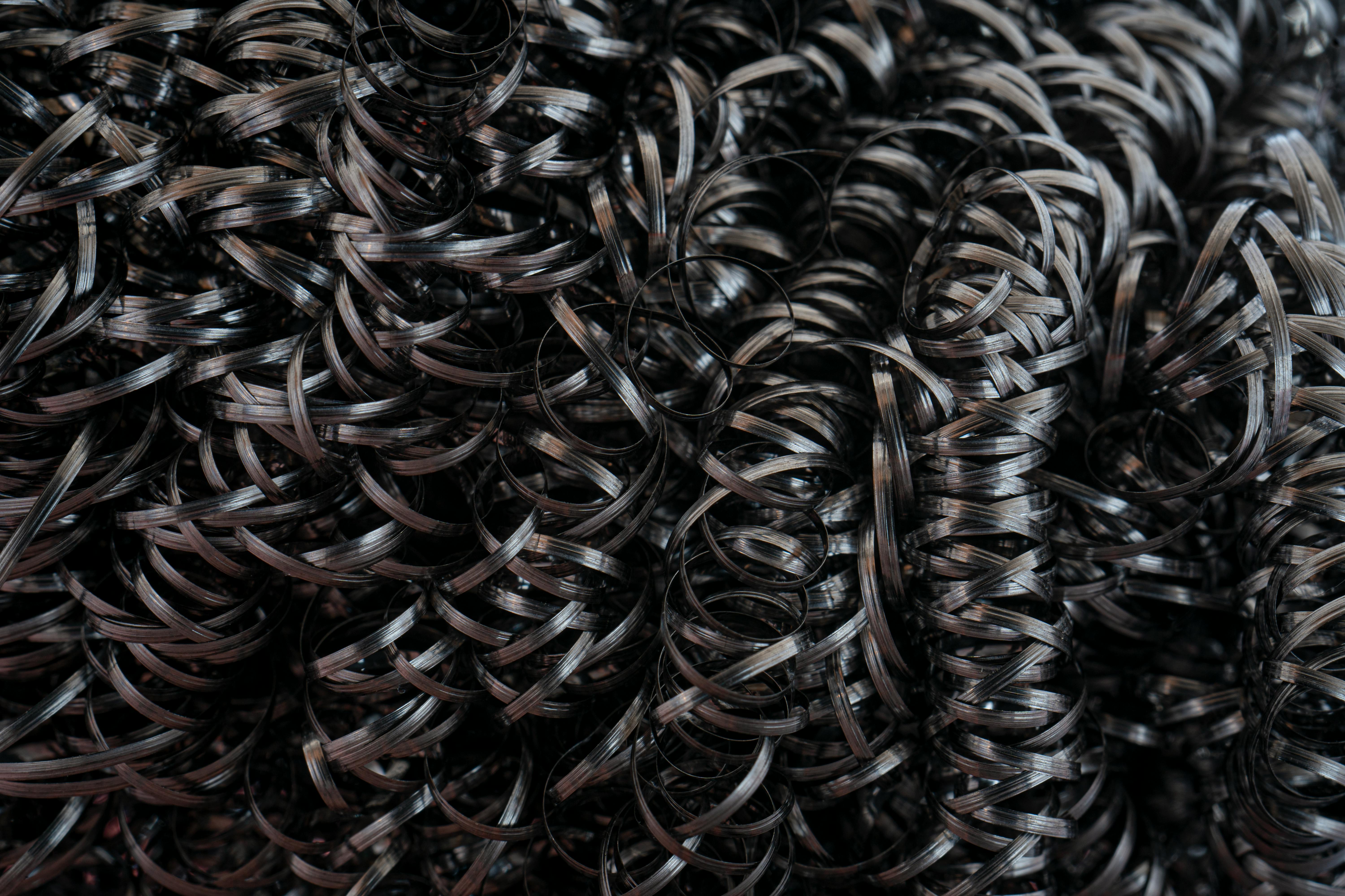 Kostnadsfria Intrikat närbild av mörka spiralformade metallspån med en texturerad och abstrakt känsla. Stock foto