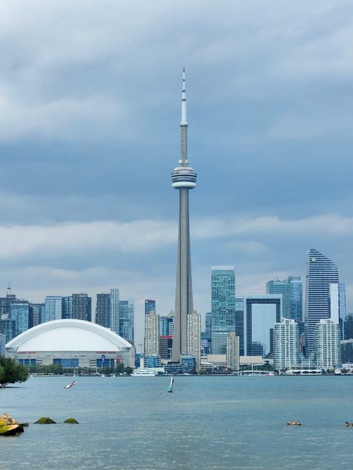 Free Breathtaking view of Toronto skyline featuring CN Tower and waterfront under overcast sky. Stock Photo