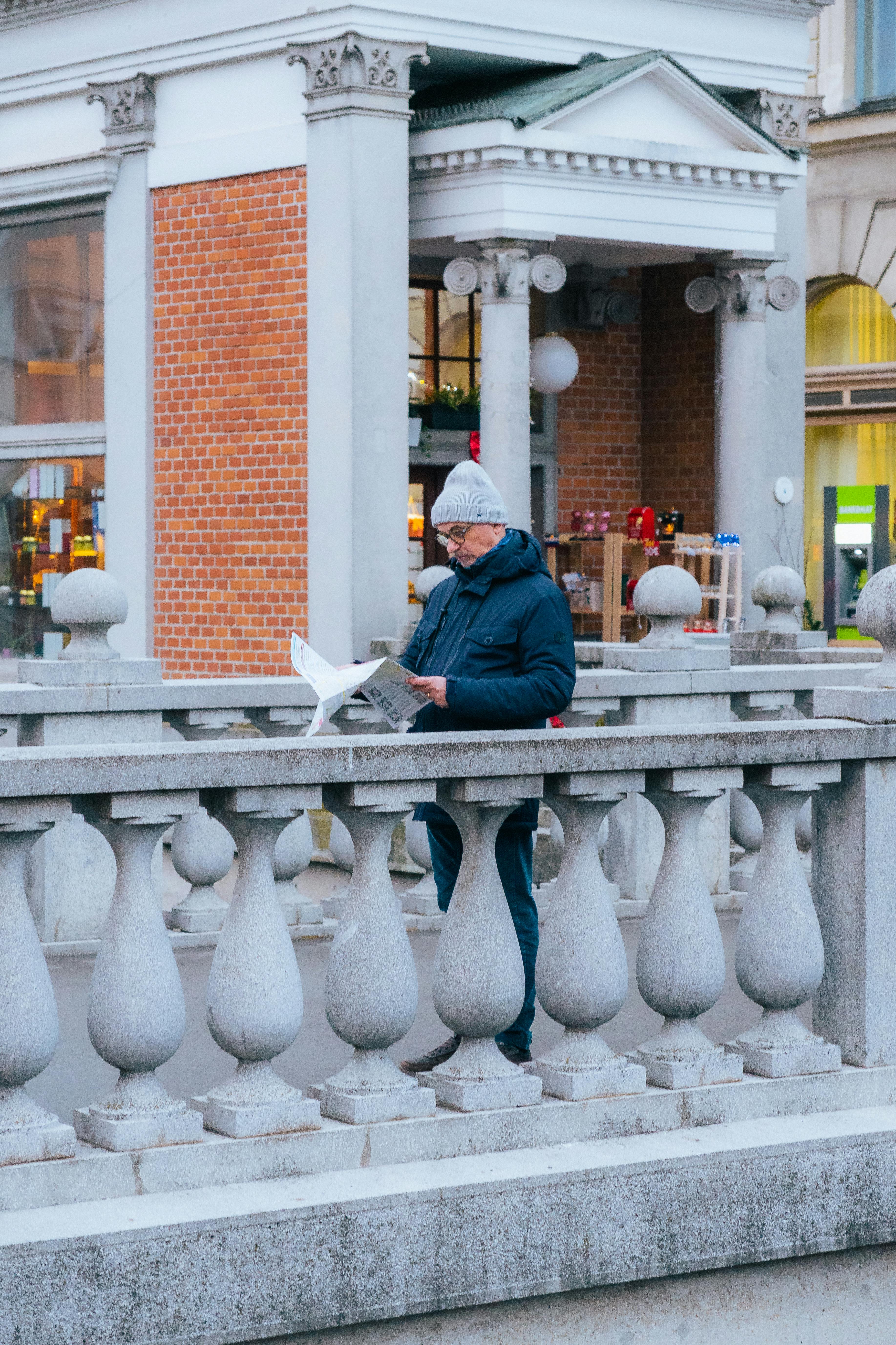 Δωρεάν στοκ φωτογραφιών με ανάγνωση, άνδρας, ανώτερος άνθρωπος Φωτογραφία από στοκ φωτογραφιών