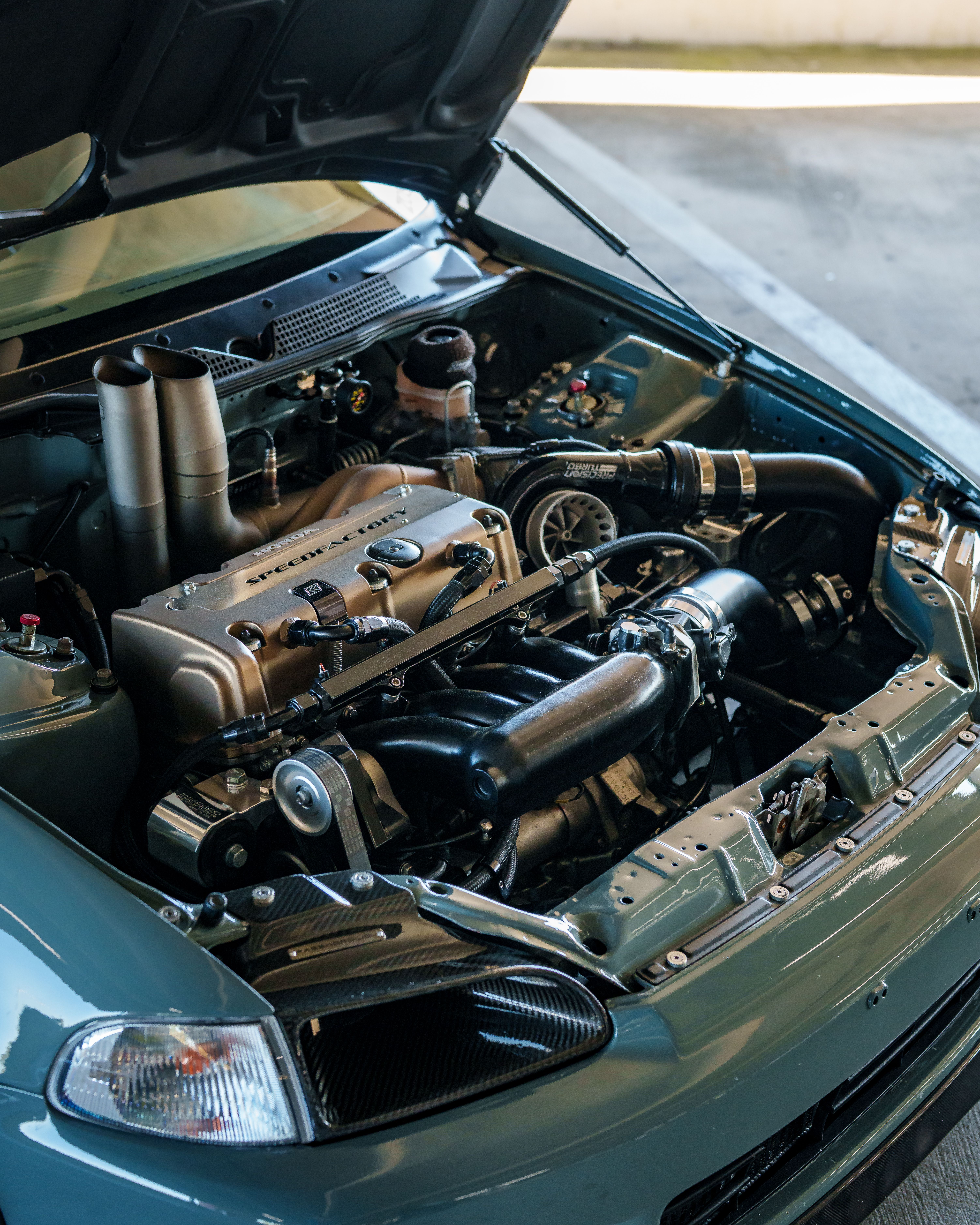 High-Performance Race Car Engine Close-Up · Free Stock Photo