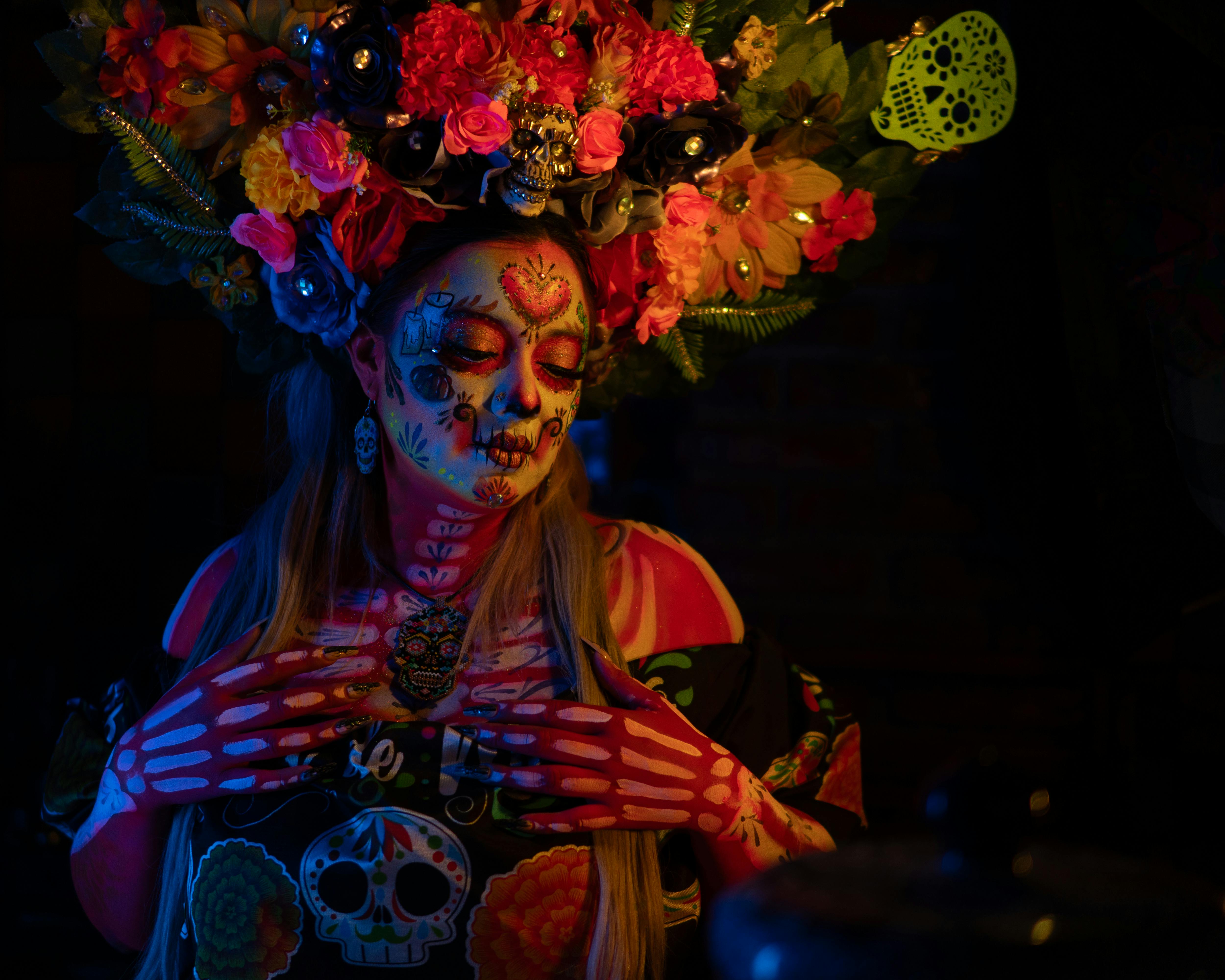 Gratuit Machiajul colorat de Catrina cu o coafură ornamentată simbolizează Ziua Morților în Mexico City. Fotografie de stoc