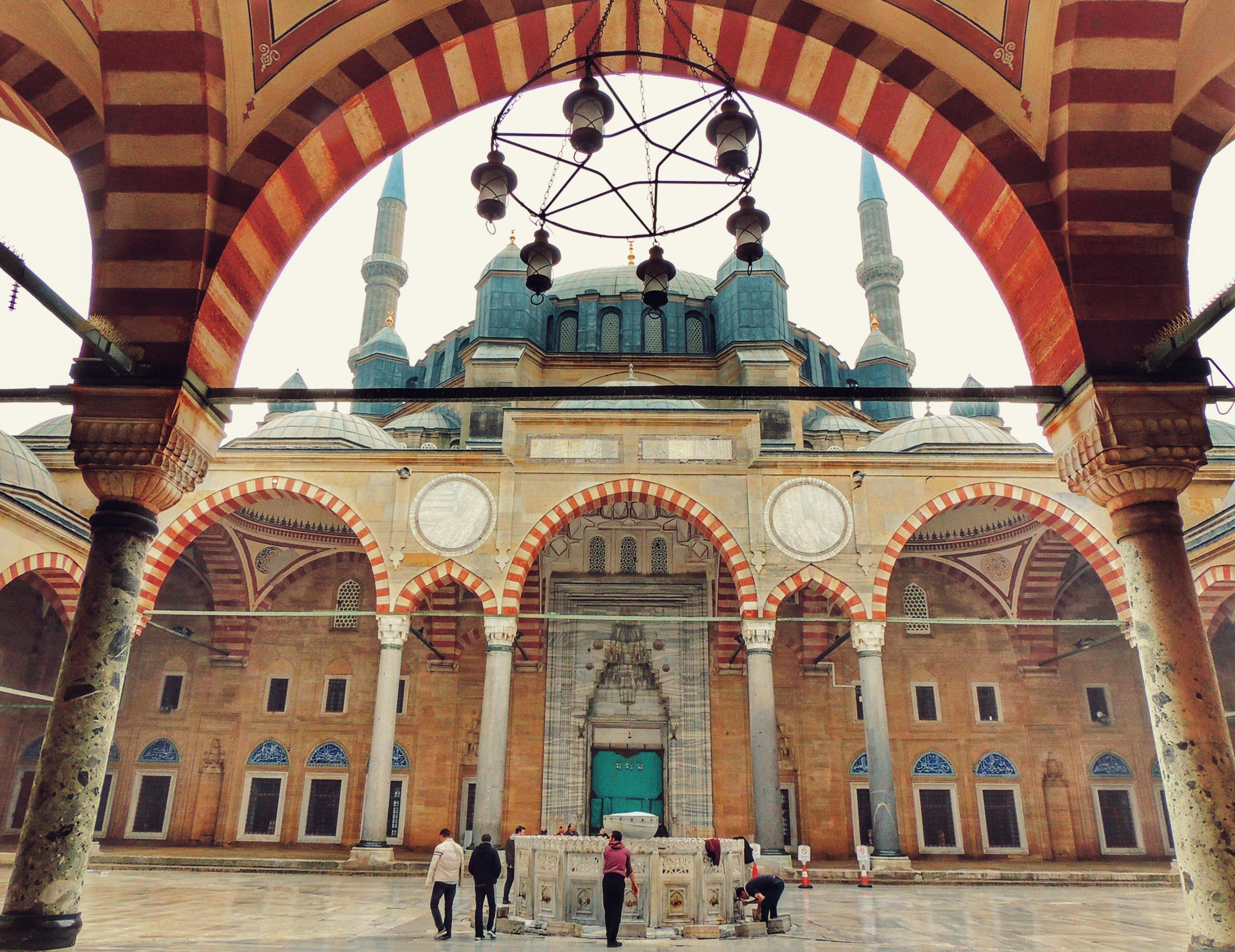 Gratuit Arhitectura uimitoare a Moscheii Selimiye din Edirne, Turcia, cu arcade și cupole complexe. Fotografie de stoc