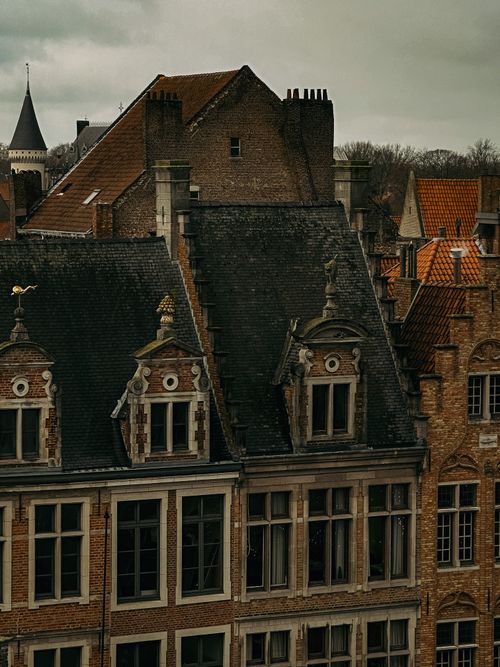 Free View of classic Flemish architecture in Bruges, showcasing traditional brick buildings. Stock Photo