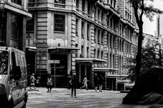 Black and white street view of downtown São Paulo with pedestrians and classic architecture.