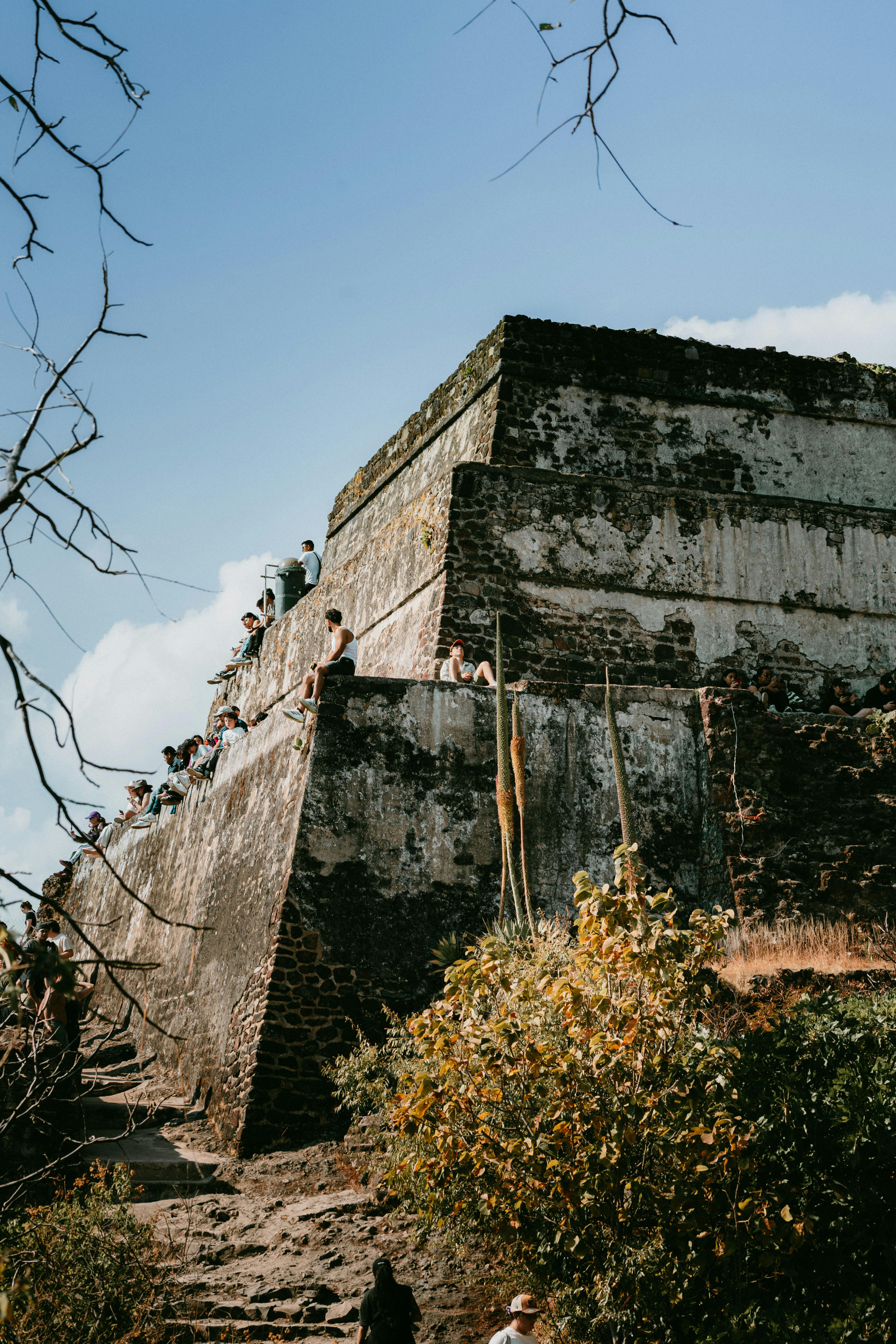 Miễn phí Khám phá những tàn tích kim tự tháp cổ xưa ở Tepoztlan, Mexico dưới bầu trời xanh trong vắt. Ảnh lưu trữ