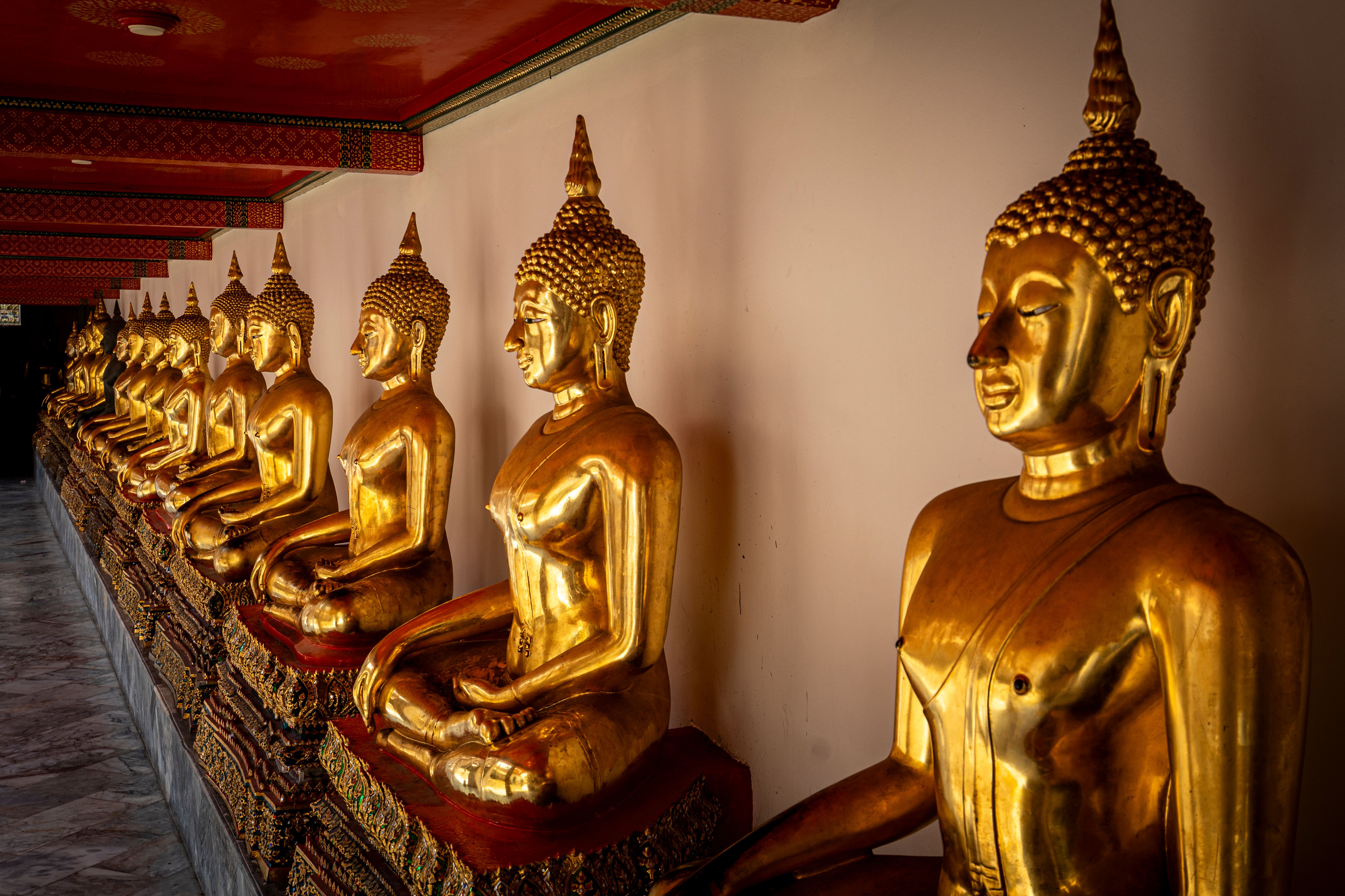 Golden Buddha Statues in a Thai Temple Corridor · Free Stock Photo