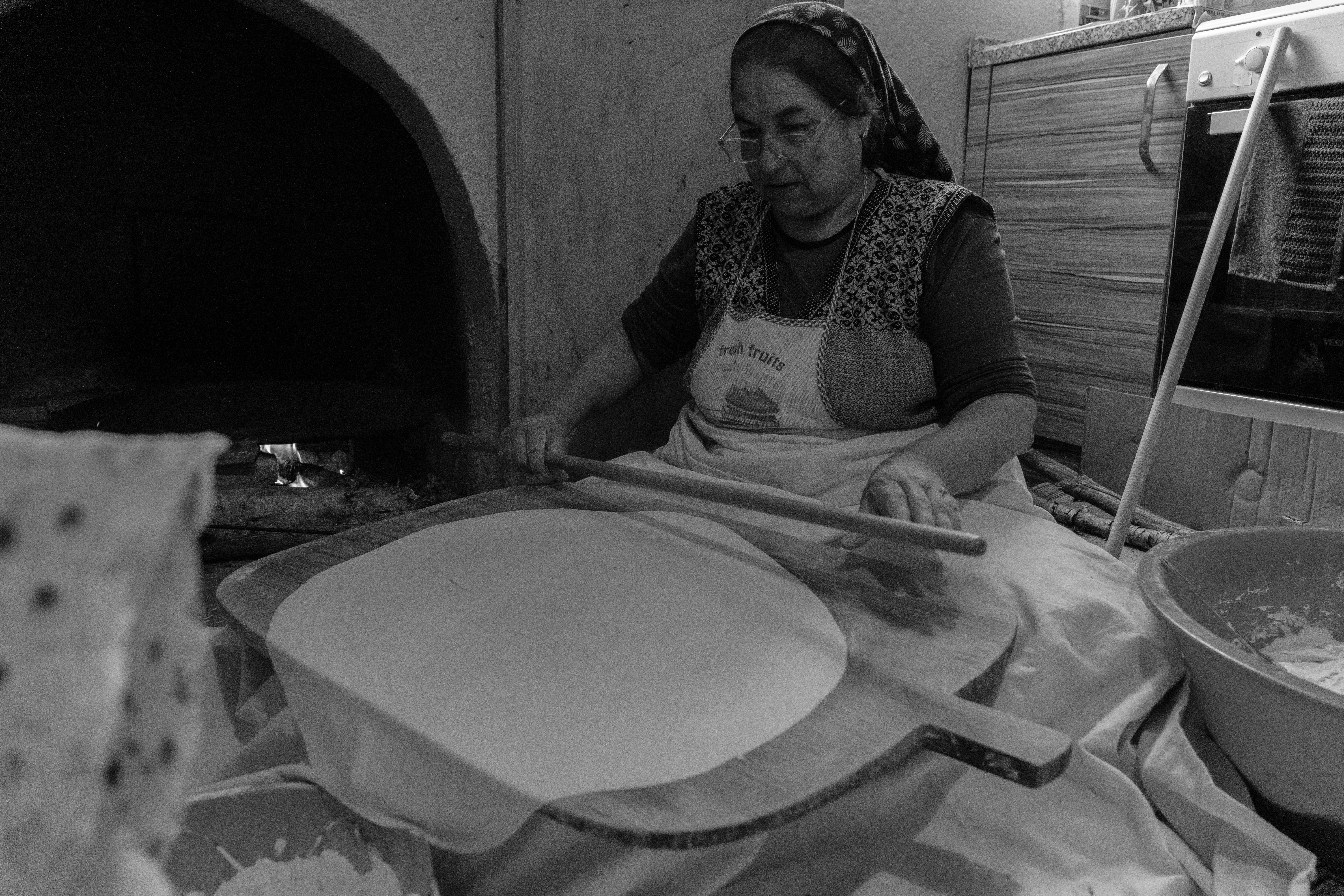 Decorating Cakes Like a Pro: Tips and Tutorials