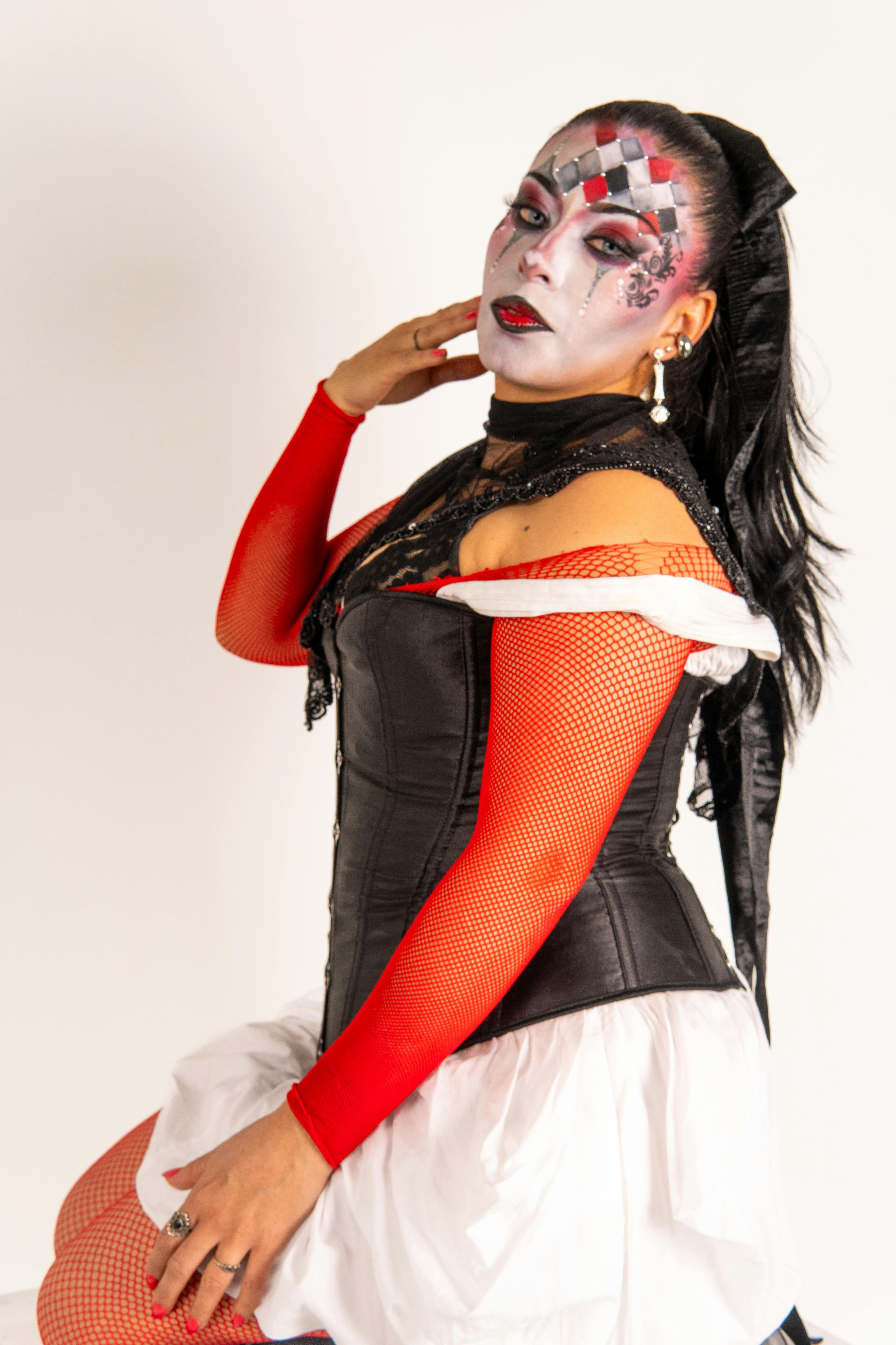 De franc Retrat artístic d'una dona llatina amb maquillatge d'arlequí a la Ciutat de Mèxic. Foto d'estoc