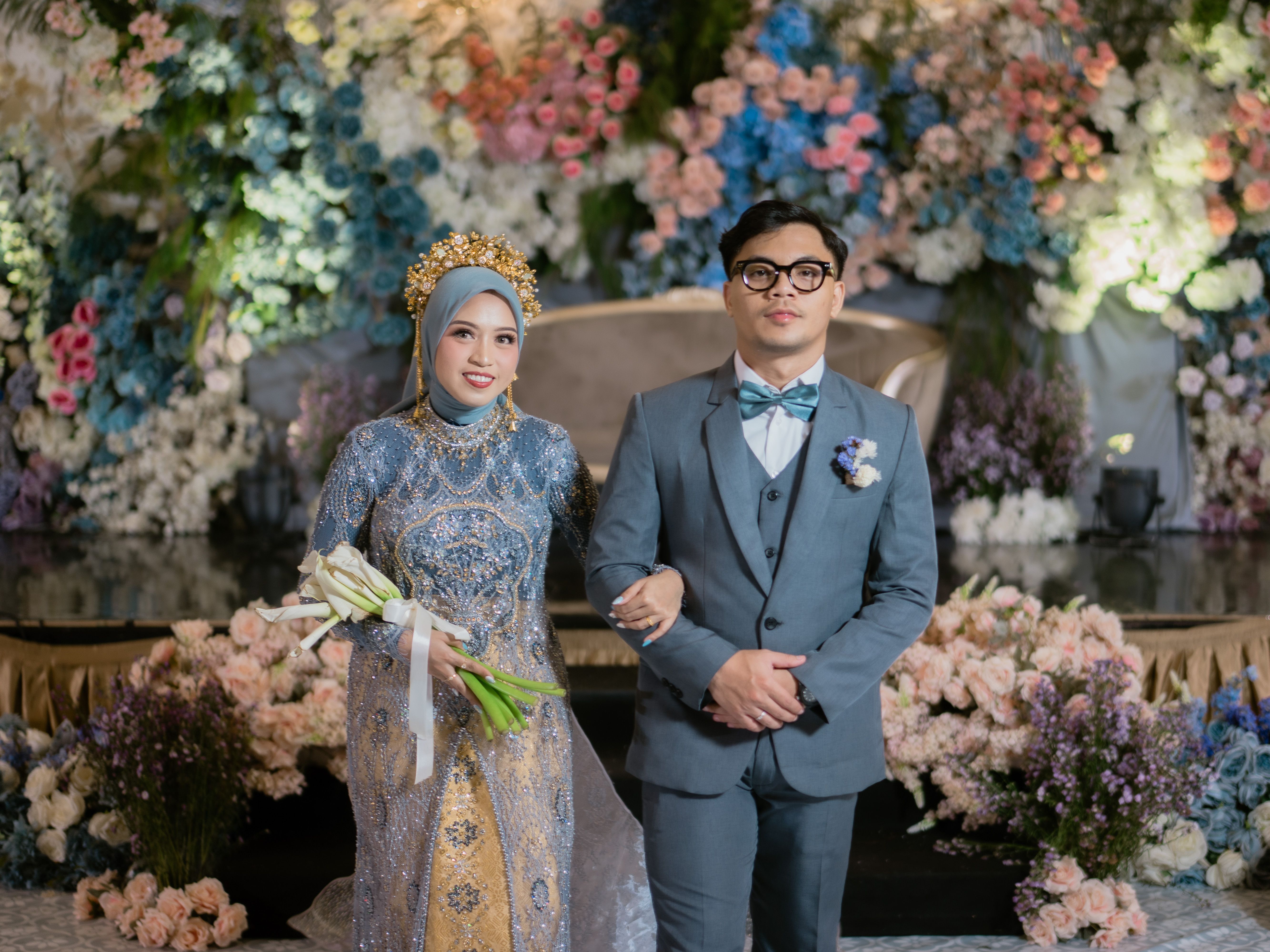 Elegant Indonesian Wedding Couple in Floral Setting · Free Stock Photo
