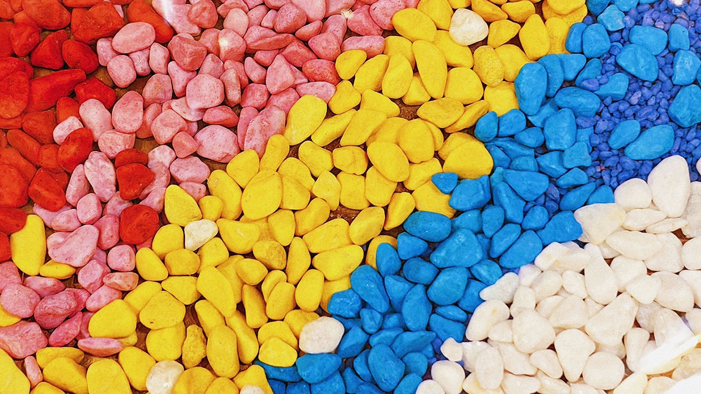 Colorful Pebble Arrangement in Rainbow Spectrum · Free Stock Photo