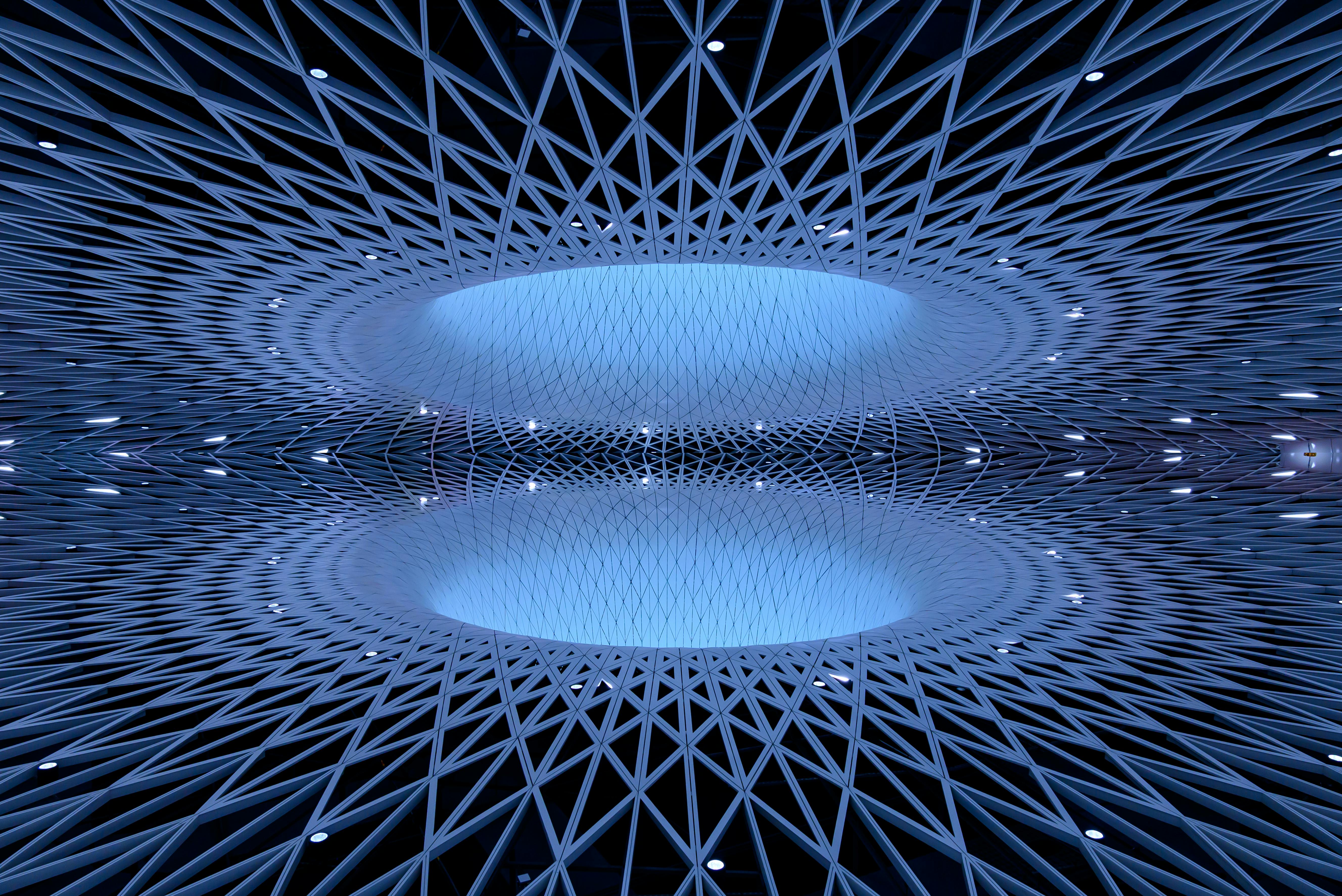 grátis Explore uma arquitetura de cúpula moderna e deslumbrante, com padrões intrincados e simetria futurista em um tom azul refrescante. Foto profissional