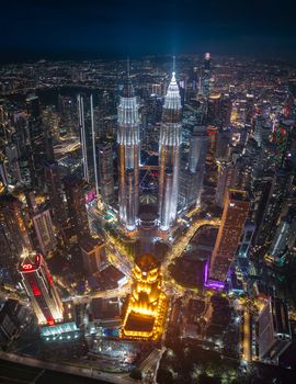 Nacht & Luftaufnahme bei Nacht – Faszinierende Neon-Szene