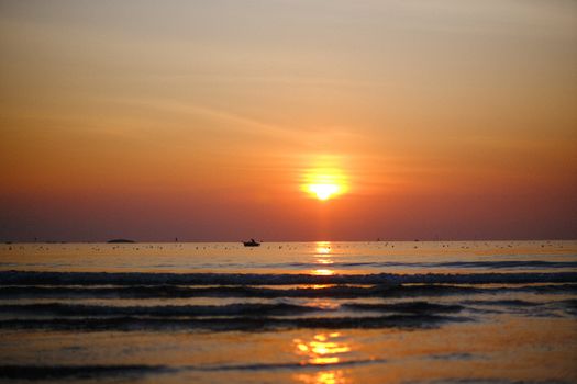 A breathtaking sunrise over the gentle waves of Đà Nẵng beach, capturing serene beauty and vibrant colors.