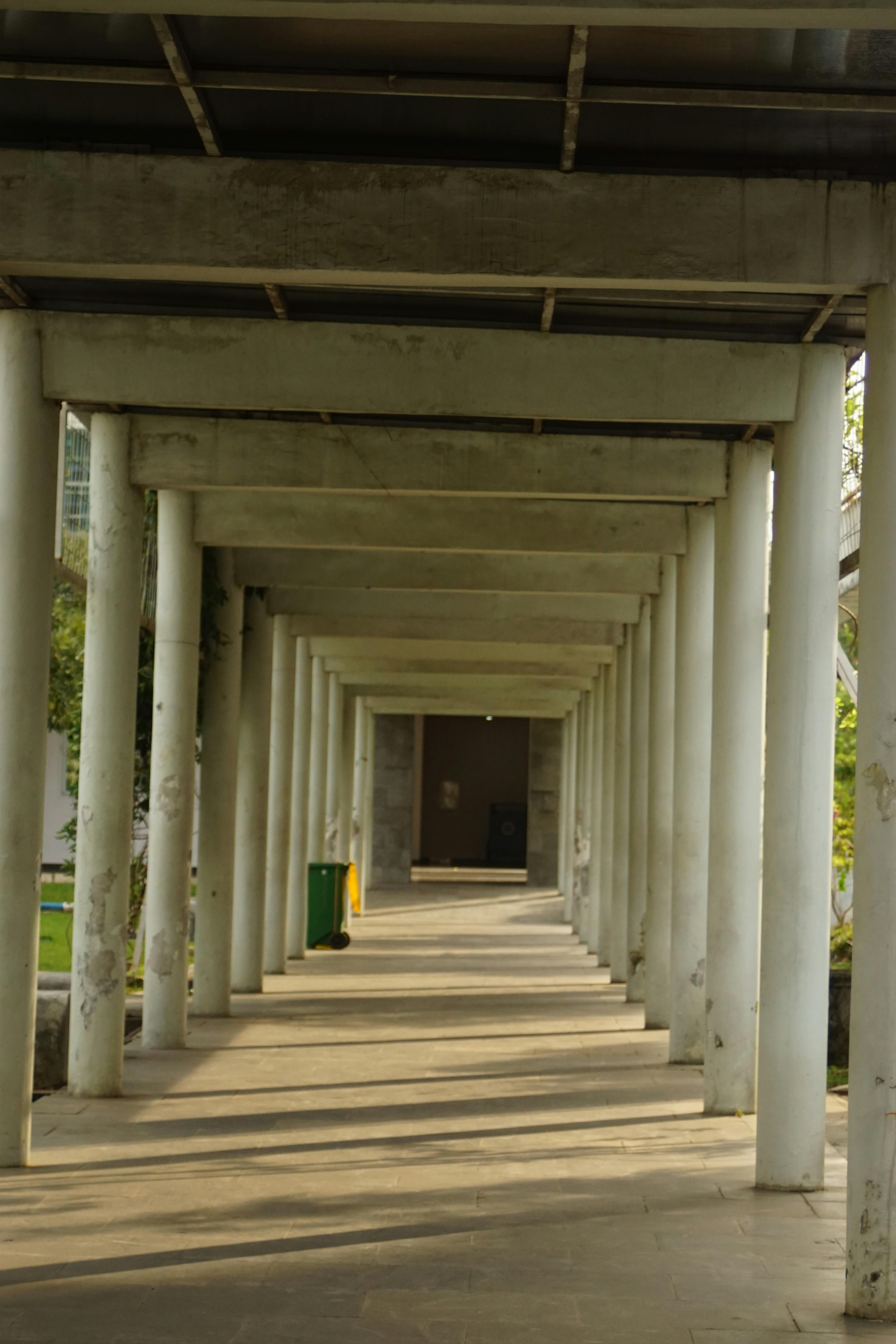 Bezpłatne Darmowe zdjęcie z galerii z architektura budynku, architektura symetryczna, architektura xx wieku Zdjęcie z galerii