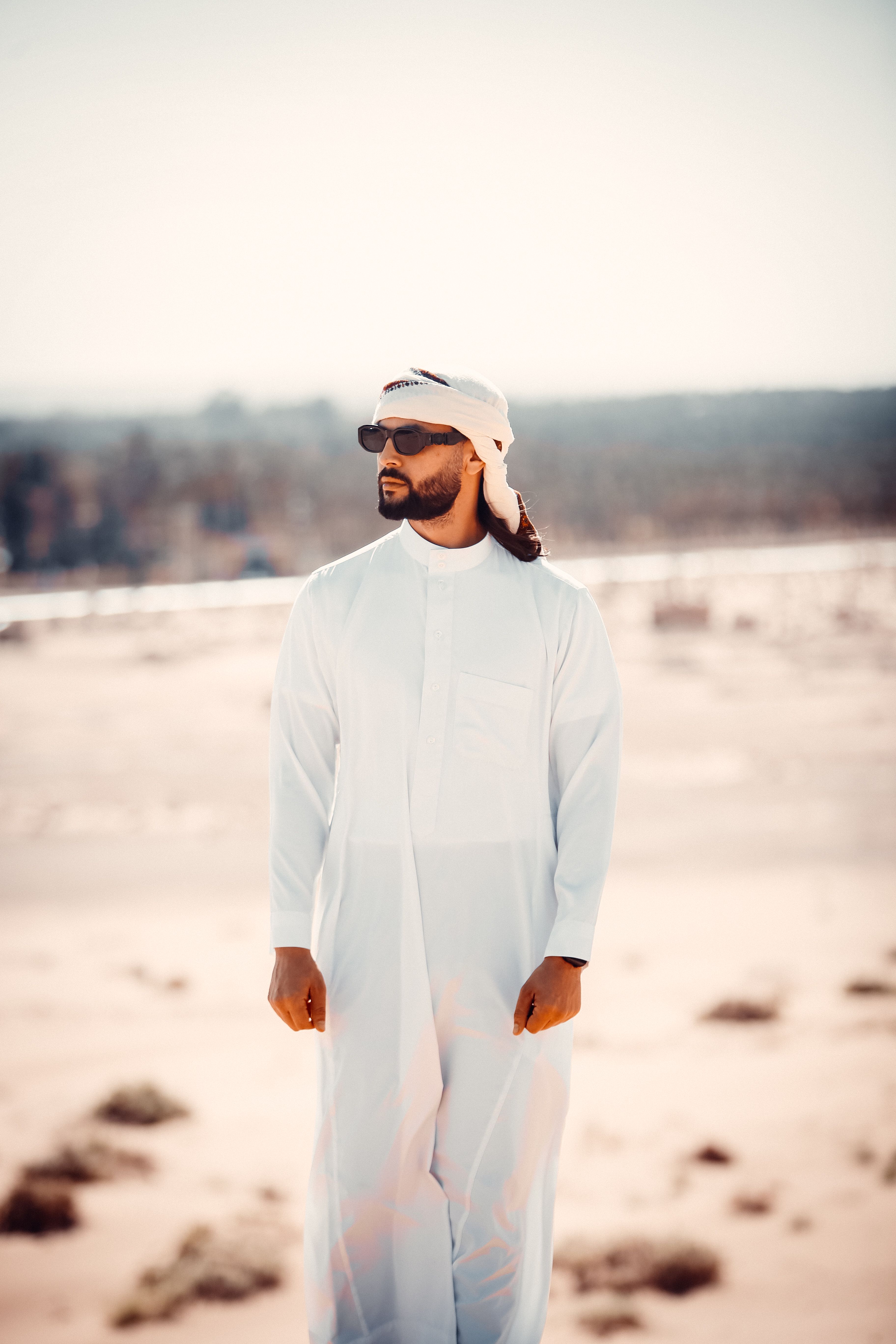Middle Eastern Man in Traditional Attire in Desert · Free Stock Photo