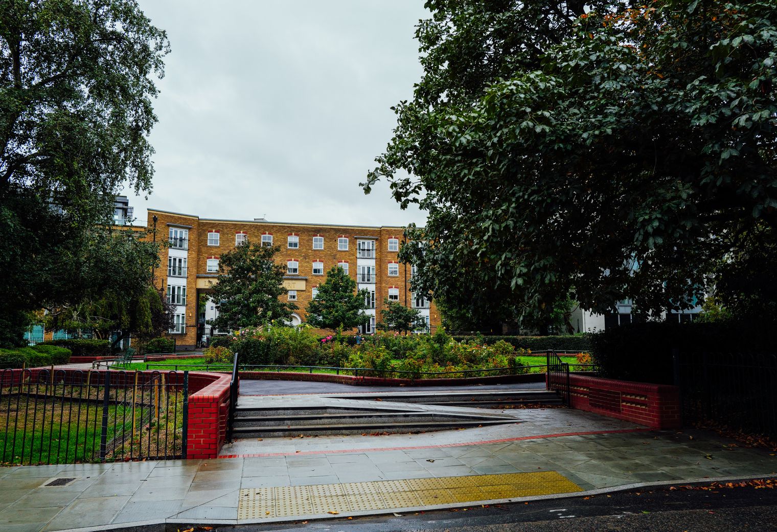 Bulkington — student move with boxes and a van