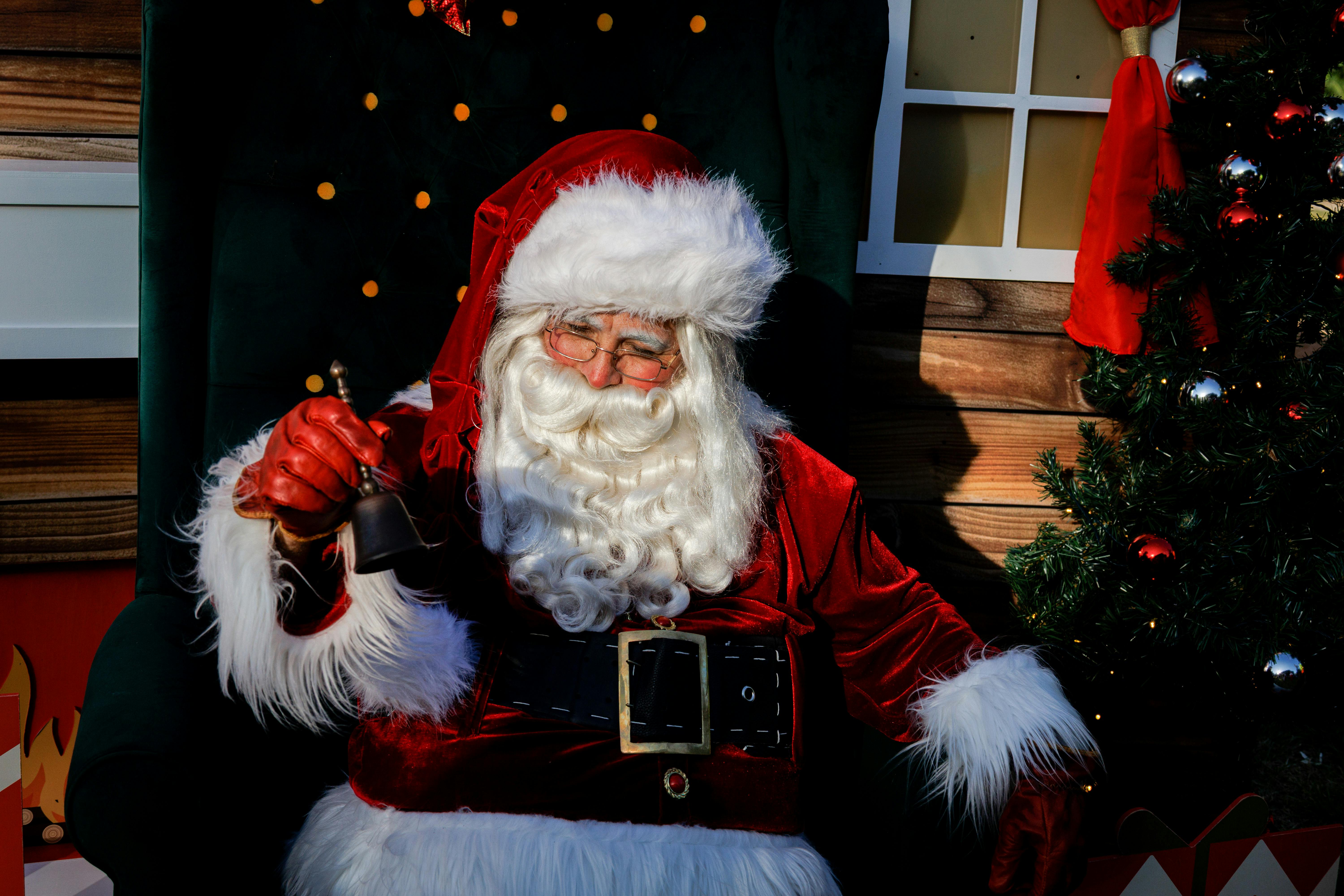 Δωρεάν στοκ φωτογραφιών με santa κοστούμι, stanta claus, αγιοβασιλιάτικο καπέλο Φωτογραφία από στοκ φωτογραφιών