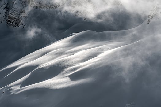 Serene snow-covered peaks in Panticosa, Spain captured in wintry daylight.