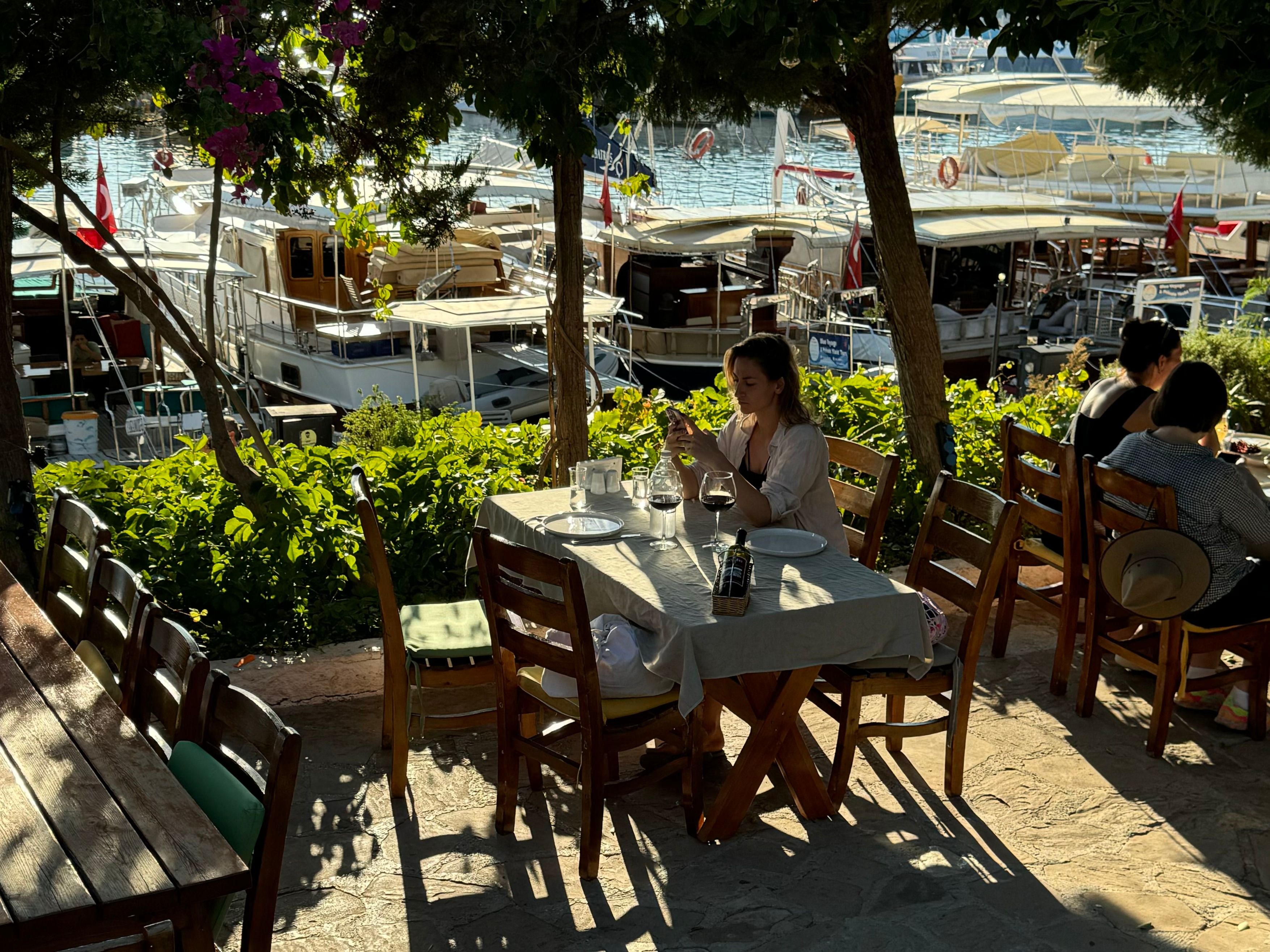 Γιατί νιώθω ζάλη αμέσως μετά από ένα μεγάλο και βαρύ γεύμα;