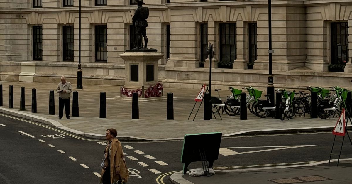 Earl Spencer Memoir Recalls "Madness" of 1997, Telegraph Essay Reports